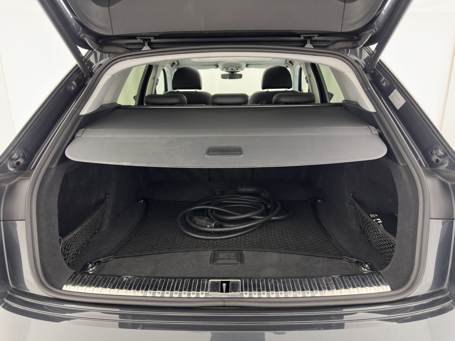 Audi e-tron 55 quattro Business edition Plus 95 kWh [ 3-Fase ] {SOH-88%} (INCL-BTW) *PANO | LUXURY-LEATHER | ADAPTIVE-CRUISE | FULL-LED | DIGI-COCKPIT | KEYLESS | MEMORY-PACK | CAMERA | NAVI-FULLMAP | SHIFT-PADDLES | DAB+ | COMFORT-SEATS | 20''ALU*