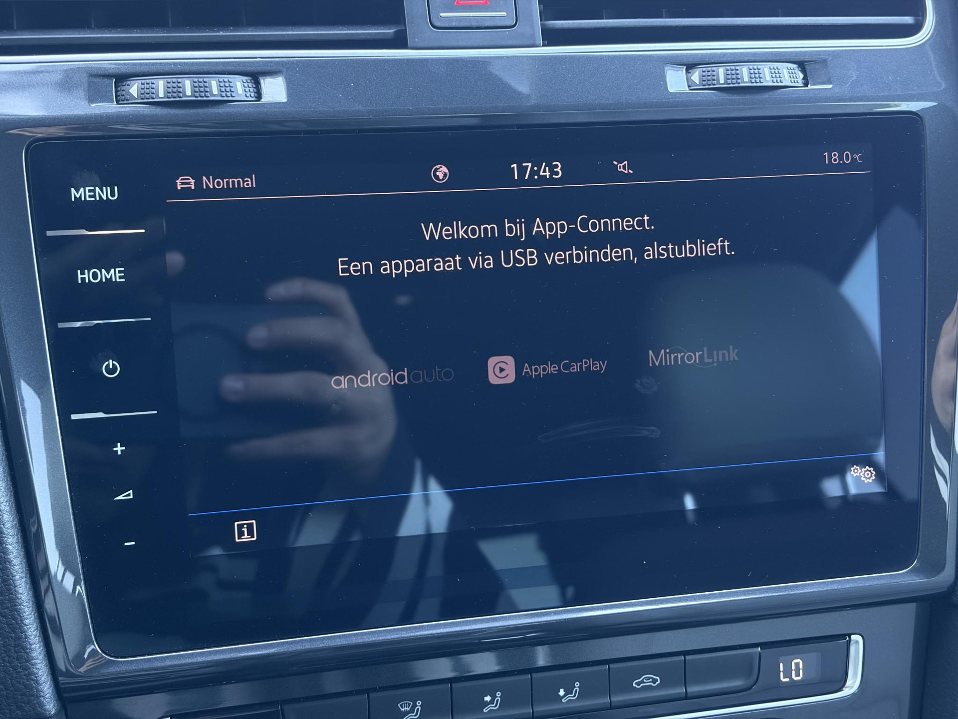 Volkswagen e-Golf e-Golf ✓SOH 88.57%✓Carplay✓Navi✓Leder✓Clima✓Cruise✓Pdc V+A✓LED✓16'' Lm velgen✓N.A.P✓Apk tot 02-2027