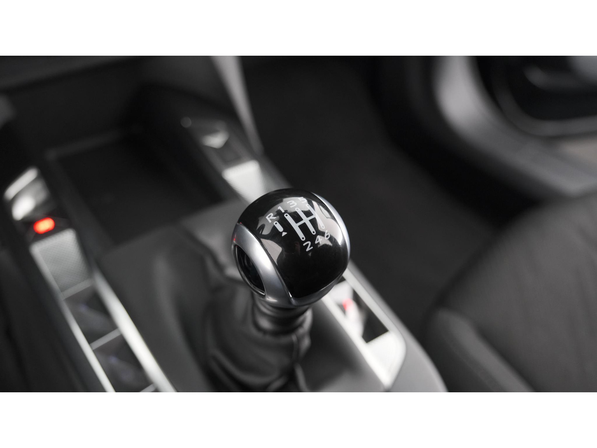 DS 3 Crossback PureTech 100 Montmartre | Parkeersensoren | Apple Carplay | Allseason Banden | Navigatie | Climate Control