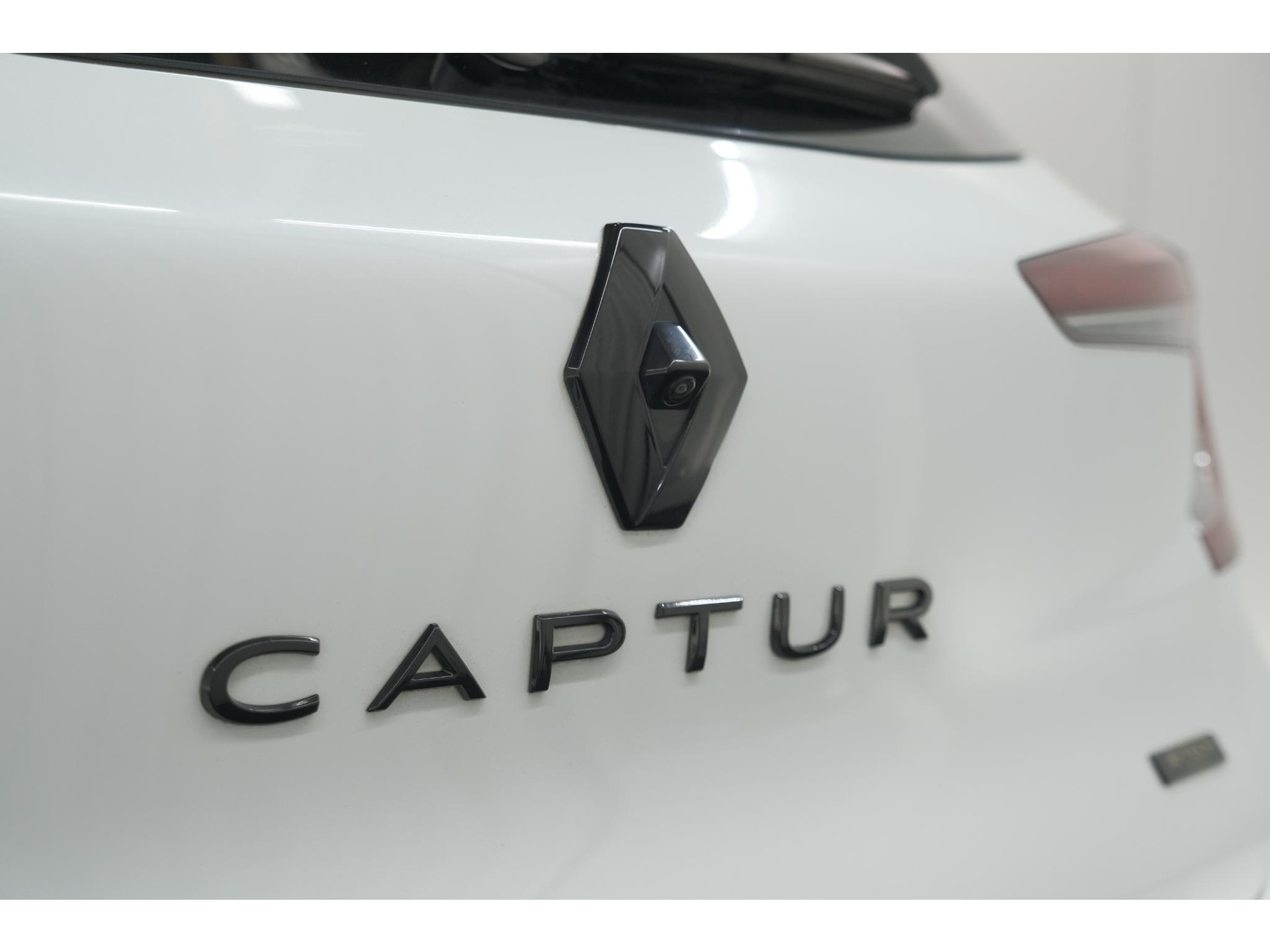Renault Captur 1.6 E-Tech hybrid 145 SL Rive Gauche | Trekhaak | Camera | Apple Carplay | 9.3 Inch Grootscherm