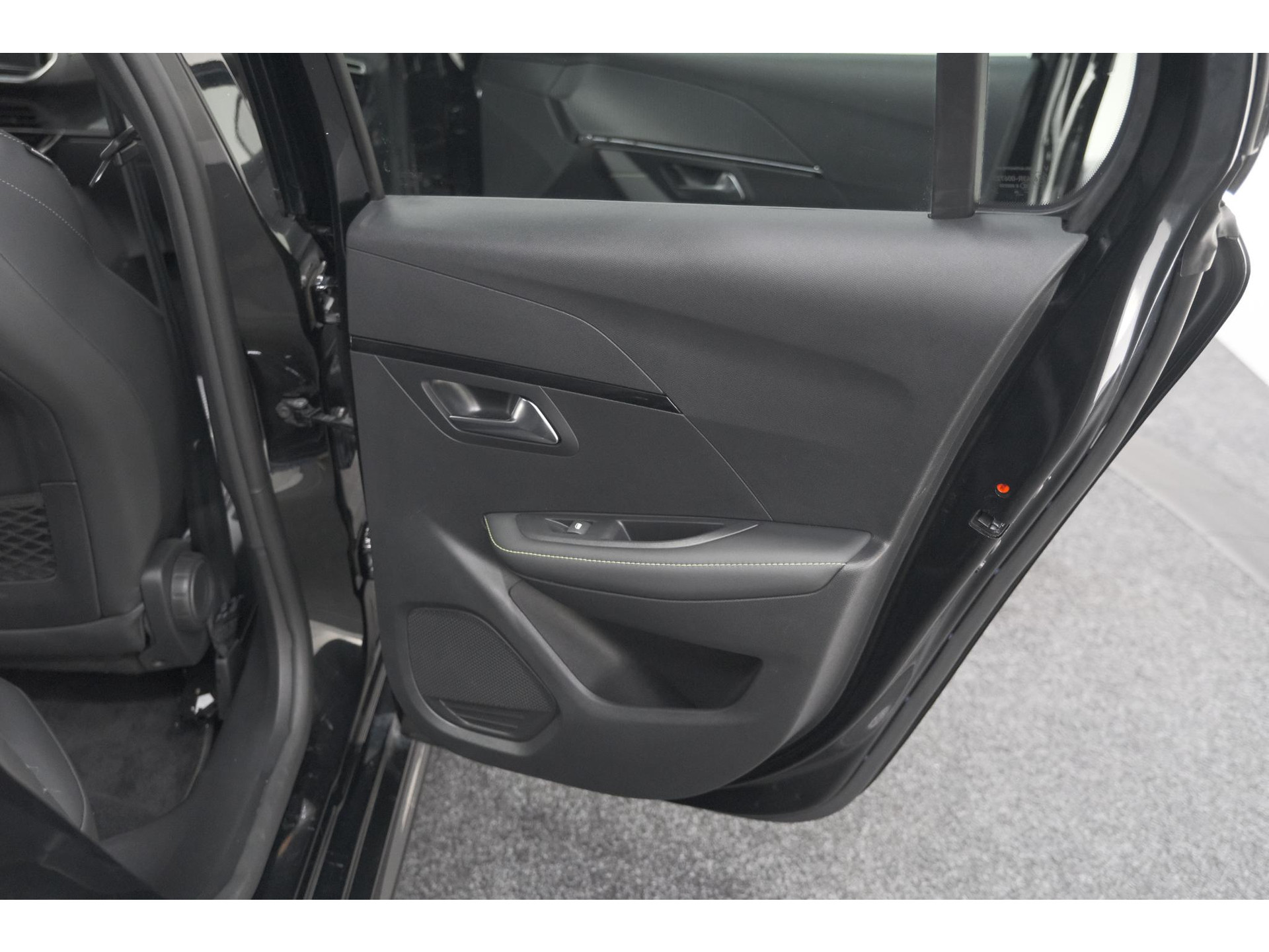 Peugeot 208 Hybrid 136 e-DCS6 GT | 360 Camera | Adaptieve Cruise Control | Dodehoekdetectie | Apple Carplay