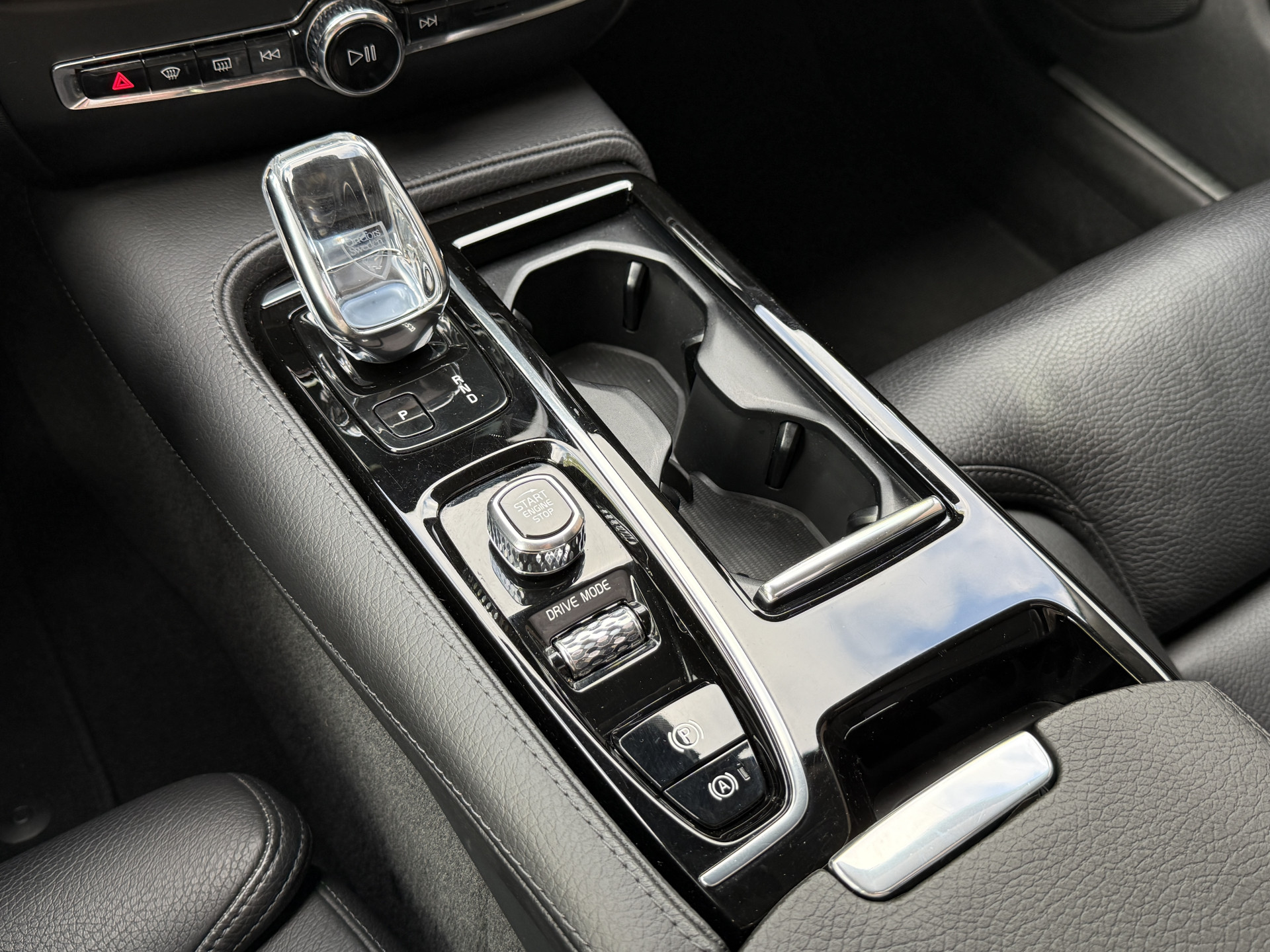 Volvo V60 2.0 T8 Twin Engine AWD Inscription | Panoramadak | 360 camera | Harman/Kardon | Adaptive cruise | Stoelverwarming