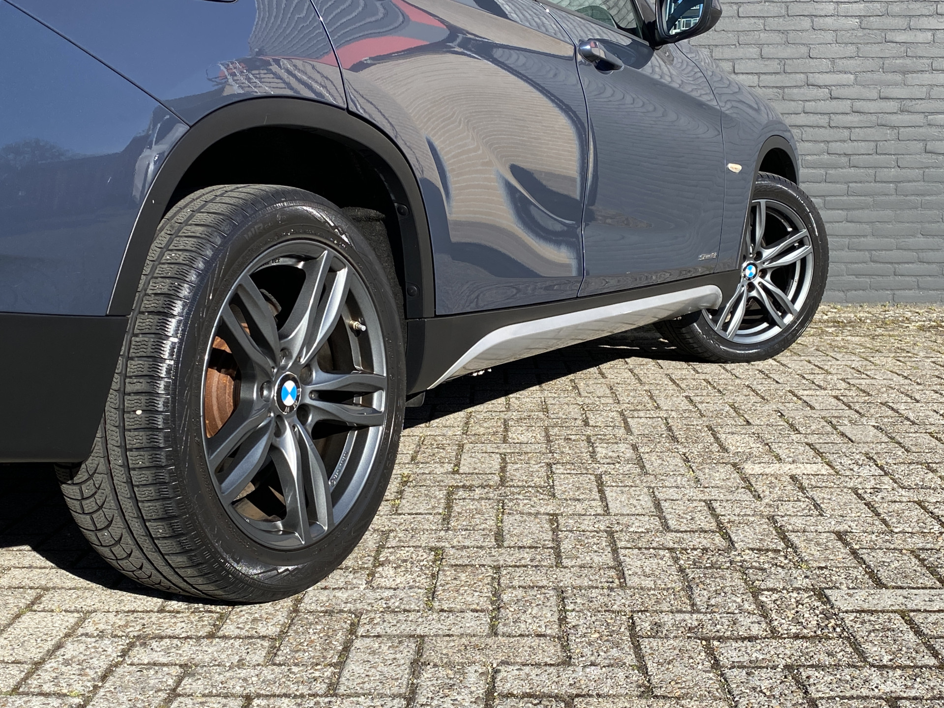 BMW X1 sDrive18i Executive AUT. | navigatie | panoramadak | sportstoelen | xenon verlichting | lichtmetalen velgen 18 inch