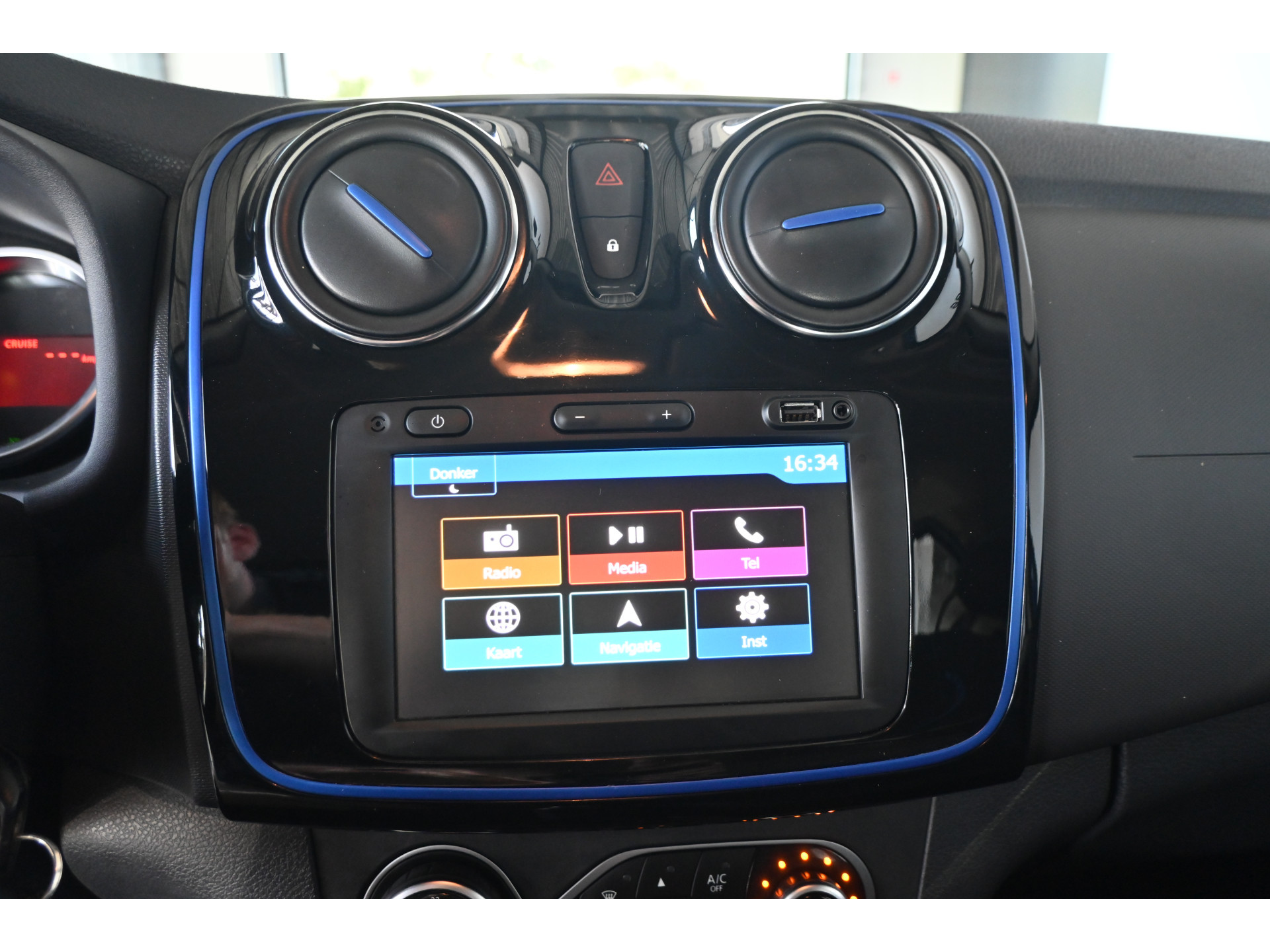 Dacia Sandero 1.0 TCe Stepway Serie Limitee 15th Anniv. Clima Navigatie Goed Onderhouden! Inruil Mogelijk!