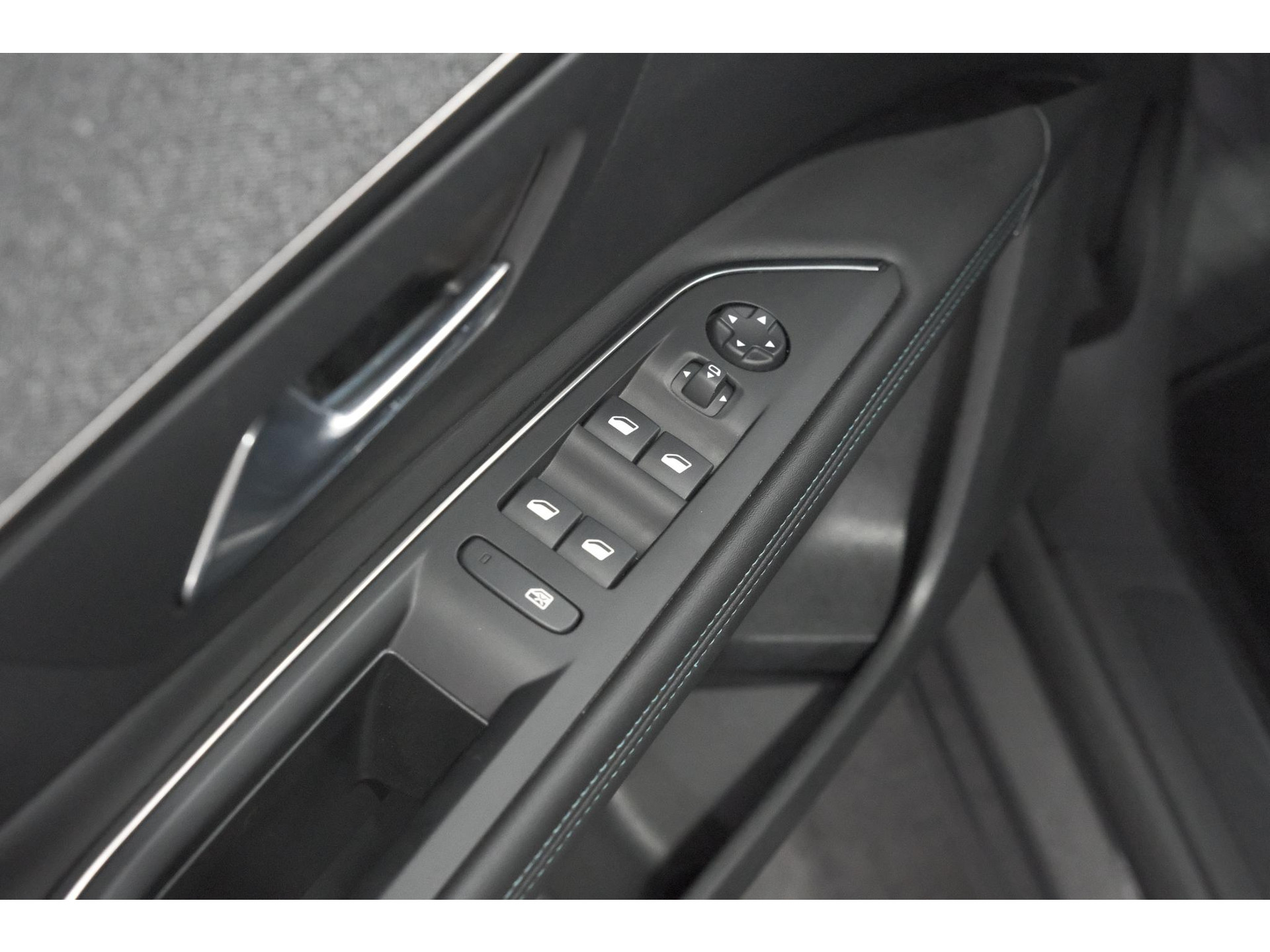 Peugeot 3008 1.6 PLUG-IN HYbrid 225 Allure | Camera | Dodehoekdetectie | Navigatie