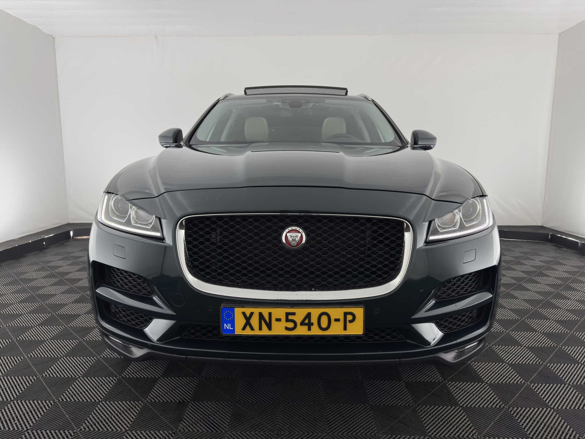 Jaguar F-PACE 2.0 Portfolio AWD 20d Aut. *PANO | DIGI-COCKPIT | XENON | LEATHER | KEYLESS | MERIDIAN-SOUND | NAVI-FULLMAP | ECC | PDC | CRUISE | 19''ALU*