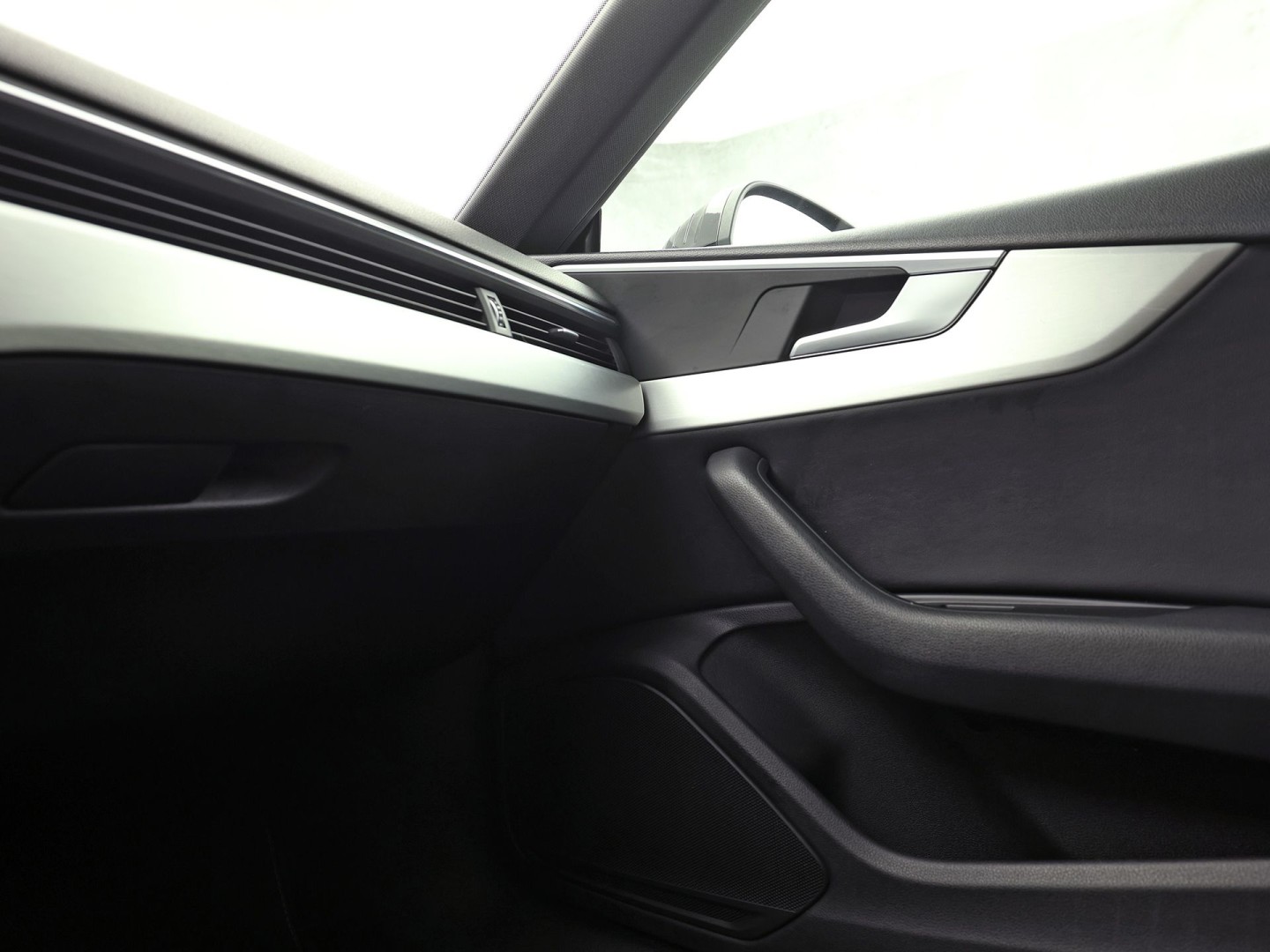 Audi A5 Sportback 2.0 TFSI S-Line Sport 190Pk Automaat (2X S-LINE, VIRTUAL COCKPIT, GROOT NAVI, PLAT SPORTSTUUR, LEDER, STOELVERWARMING, SPORTSTOELEN, GETINT GLAS, PARKEERSENSOREN, NIEUWSTAAT)