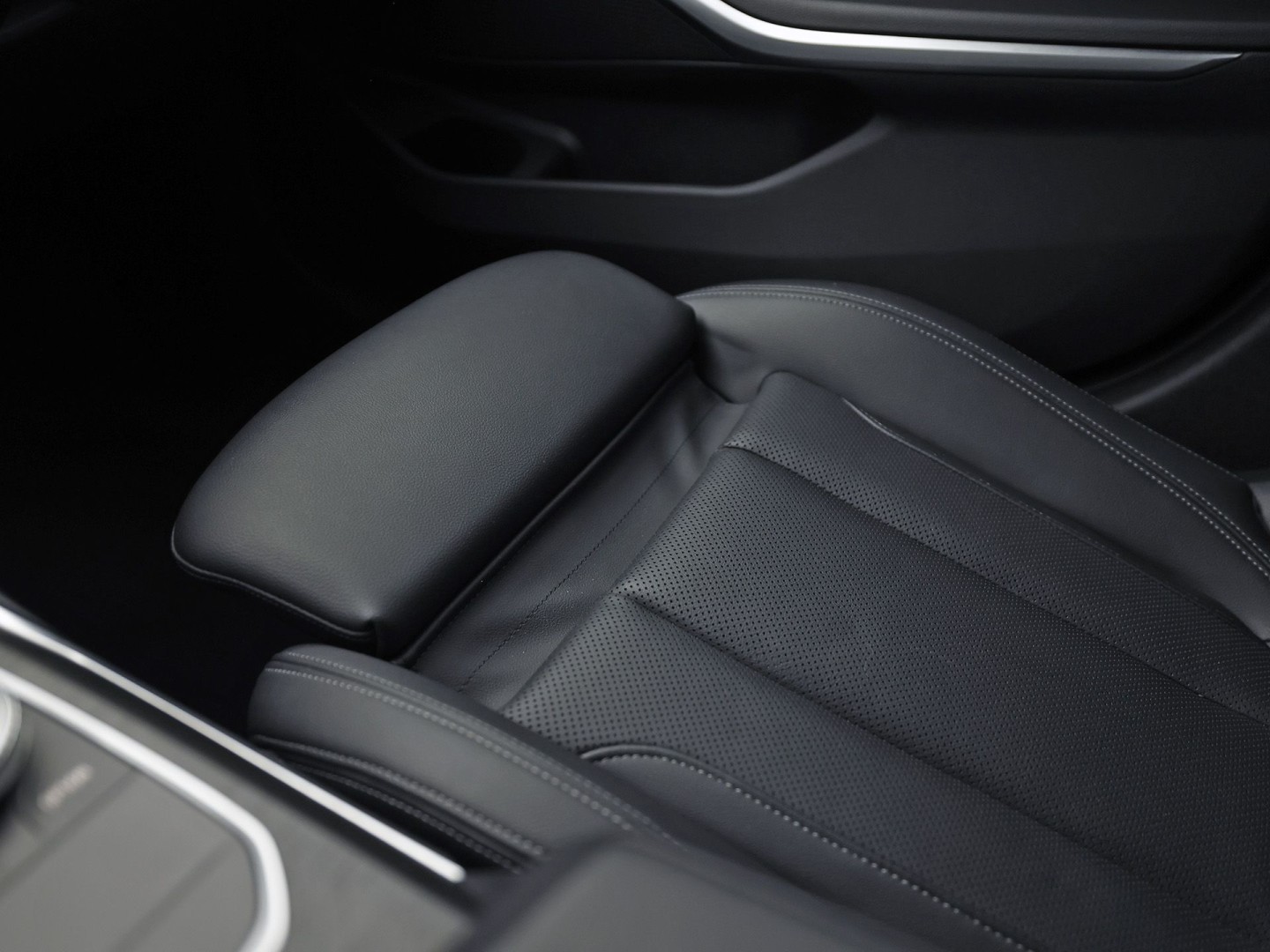 BMW 3-serie Touring 320e High Executive 204Pk Automaat (APPLE CARPLAY, M STUUR, GROOT NAVI, STOELVERWARMING, CAMERA, LEDER, SPORTSTOELEN, GETINT GLAS, ZWART HEMEL, NIEUWE APK, NIEUWSTAAT)