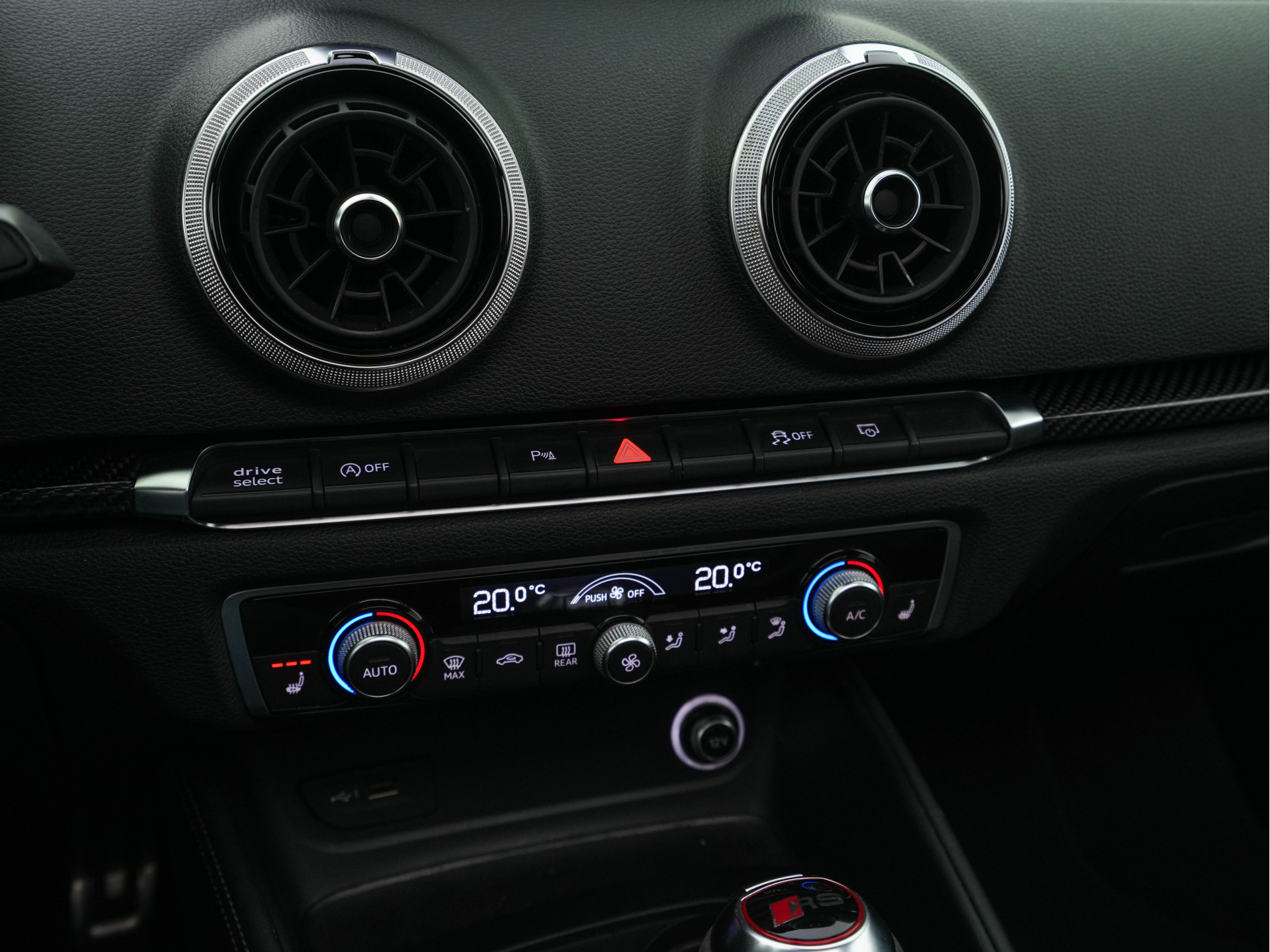 Audi RS3 2.5 TFSI quattro Aut. *RS-SEATS | PANO | NAPPA-FULL-LEATHER | DIGI-COCKPIT | BANG&OLUFSEN | APPLE-CARPLAY | ADAPTIVE-CRUISE | BLIND-SPOT | CAMERA | KEYLESS | NAVI-FULLMAP | DAB+ | MAGNETIC-RIDE | 19''ALU*