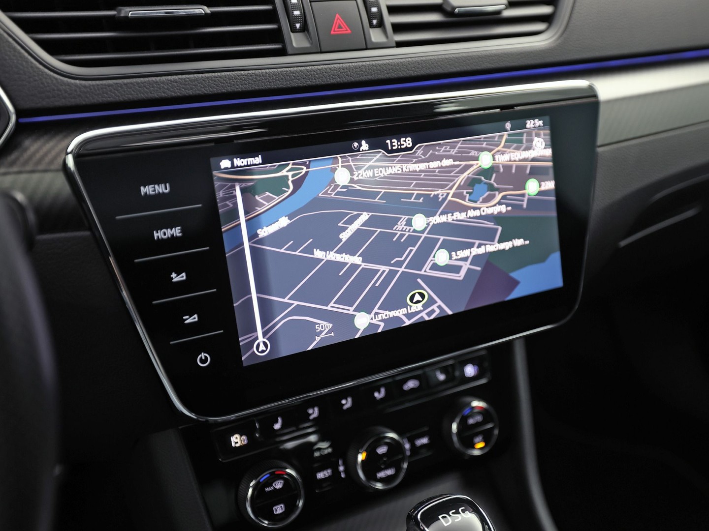 Škoda Superb Combi 1.4 TSI iV Sportline 218Pk Automaat (PANORAMADAK, 360 CAMERA, VIRTUAL COCKPIT, MEMORY SEATS, CANTON AUDIO, STOELVERWARMING, ADAPTIVE CRUISE, SFEERVERLICHTING, APPLE CARPLAY, NIEUWSTAAT)