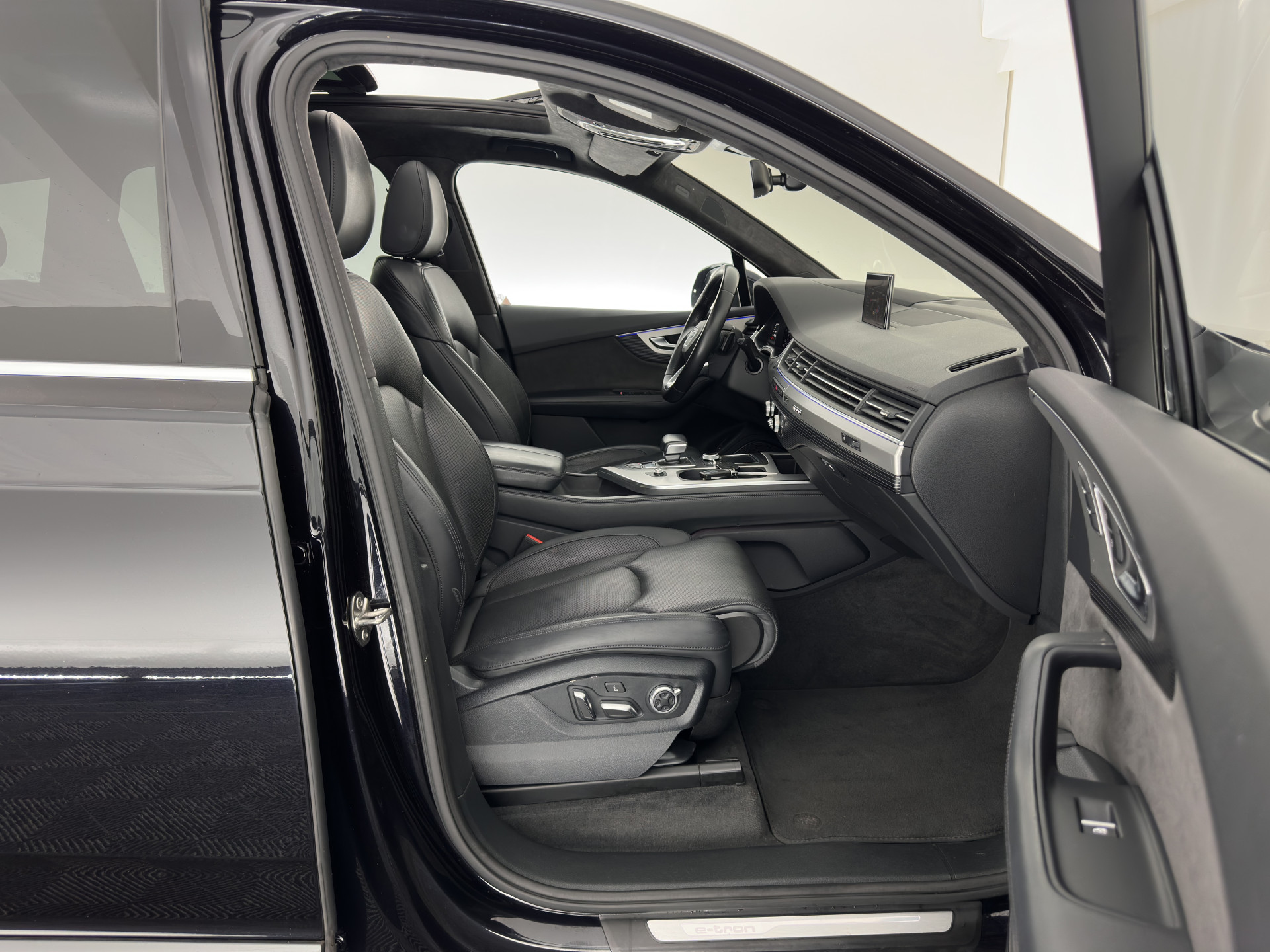 Audi Q7 3.0 TDI e-tron Quattro Premium (Plug-in) Aut. *PANO | HEAD-UP | NIGHT-VISION | LEATHER | AIR-SUSPENSION |  MATRIX-LED | TOP-VIEW | DIGI-COCKPIT | ADAPTIVE-CRUISE | BLIND-SPOT | AMBIENT-LIGHT |  VENTILATED-SEATS | NAVI-FULLMAP | ...