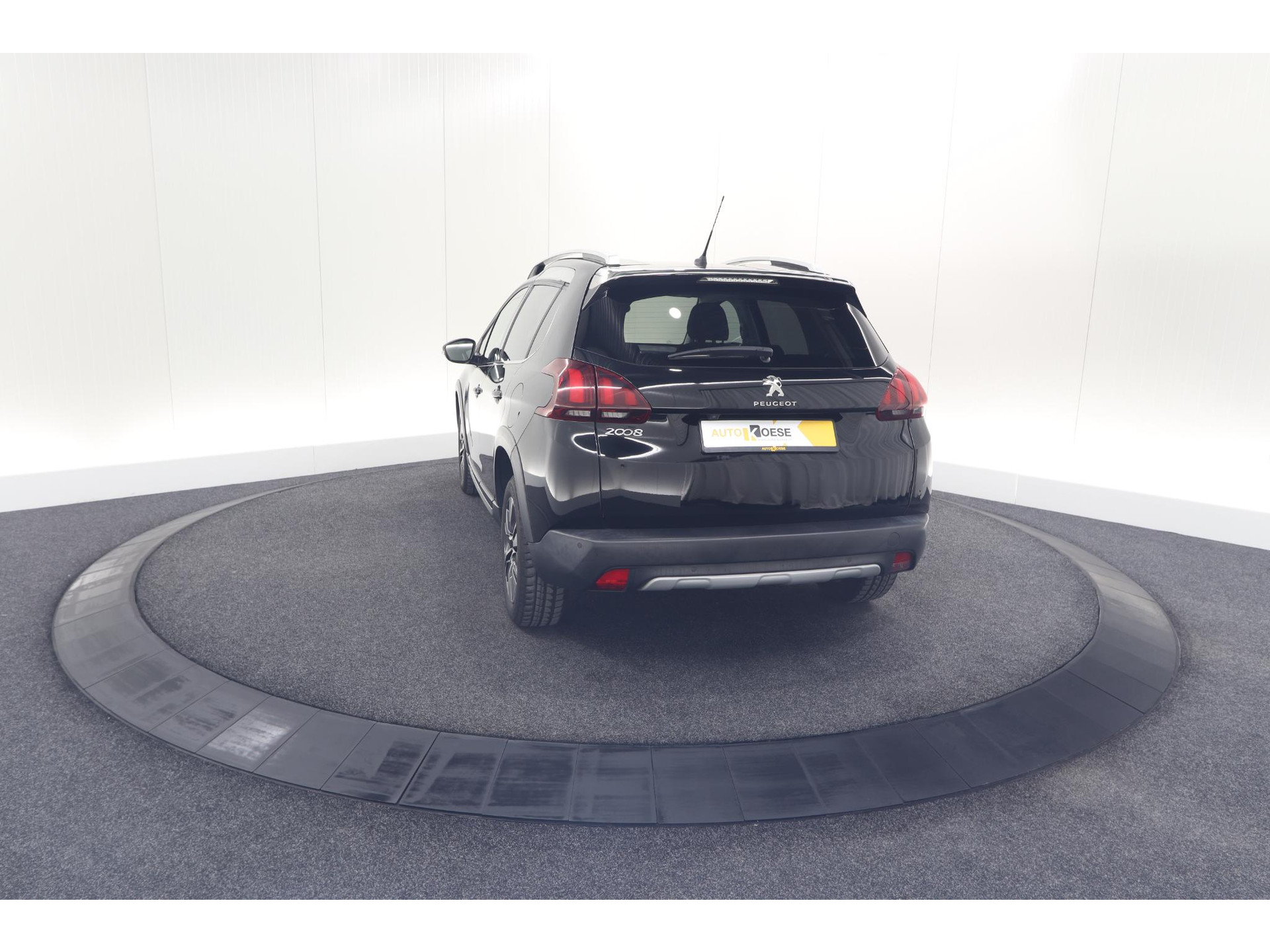 Peugeot 2008 PureTech 110 Allure | Panoramadak | Navigatie | Camera | Parkeersensoren