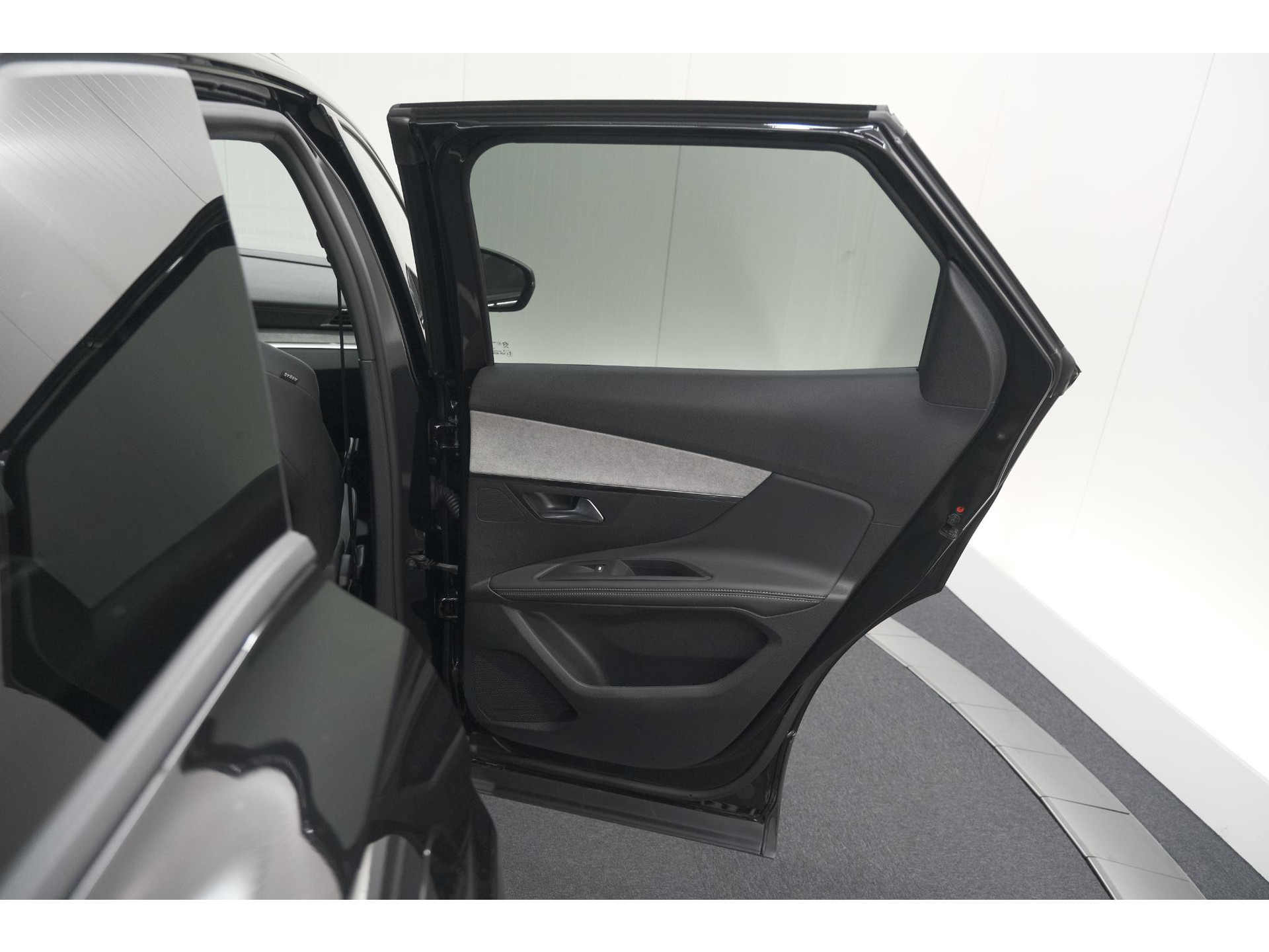 Peugeot 3008 PureTech 130 EAT8 GT Black Pack | Camera | Adaptieve Cruise Control | Elektronische Kofferklep | Apple Carplay