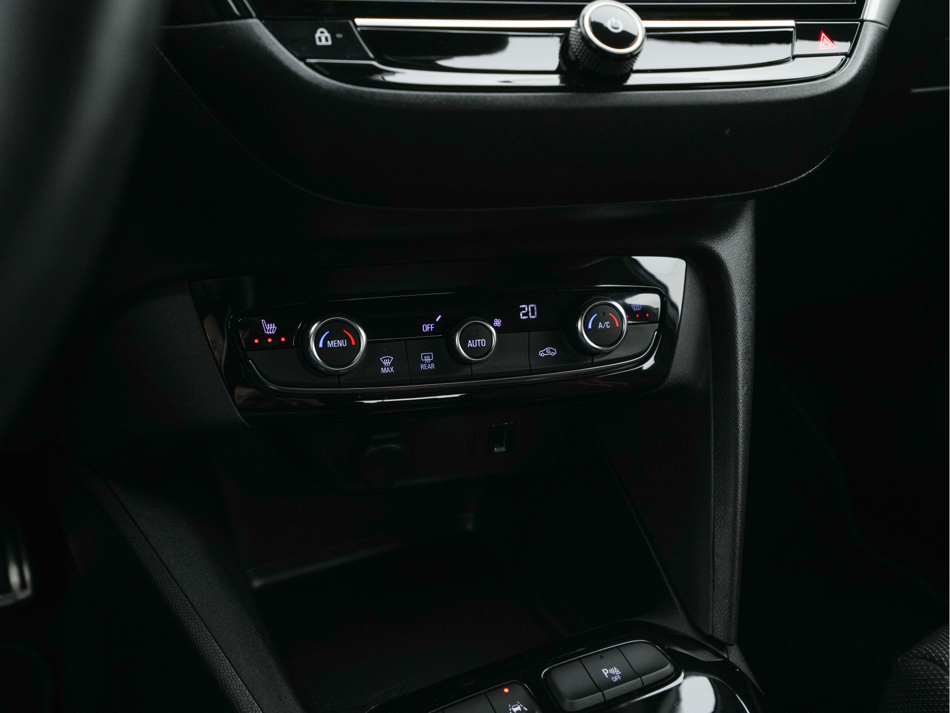 Opel Corsa-e GS-Line Bitter-Edition 50 kWh [ 3-Fase ] (INCL-BTW) Aut.* HEATPUMP | LEATHER-MICROFIBRE | ADAPTIVE-CRUISE | CARPLAY | CCS-FASTLOADER | FULL-LED | HEATED-SPORTSEATS | DAB+ | ECC | LANE-ASSIST | CAMERA | PDC | DIGI-COCKPIT | 17 "ALU*