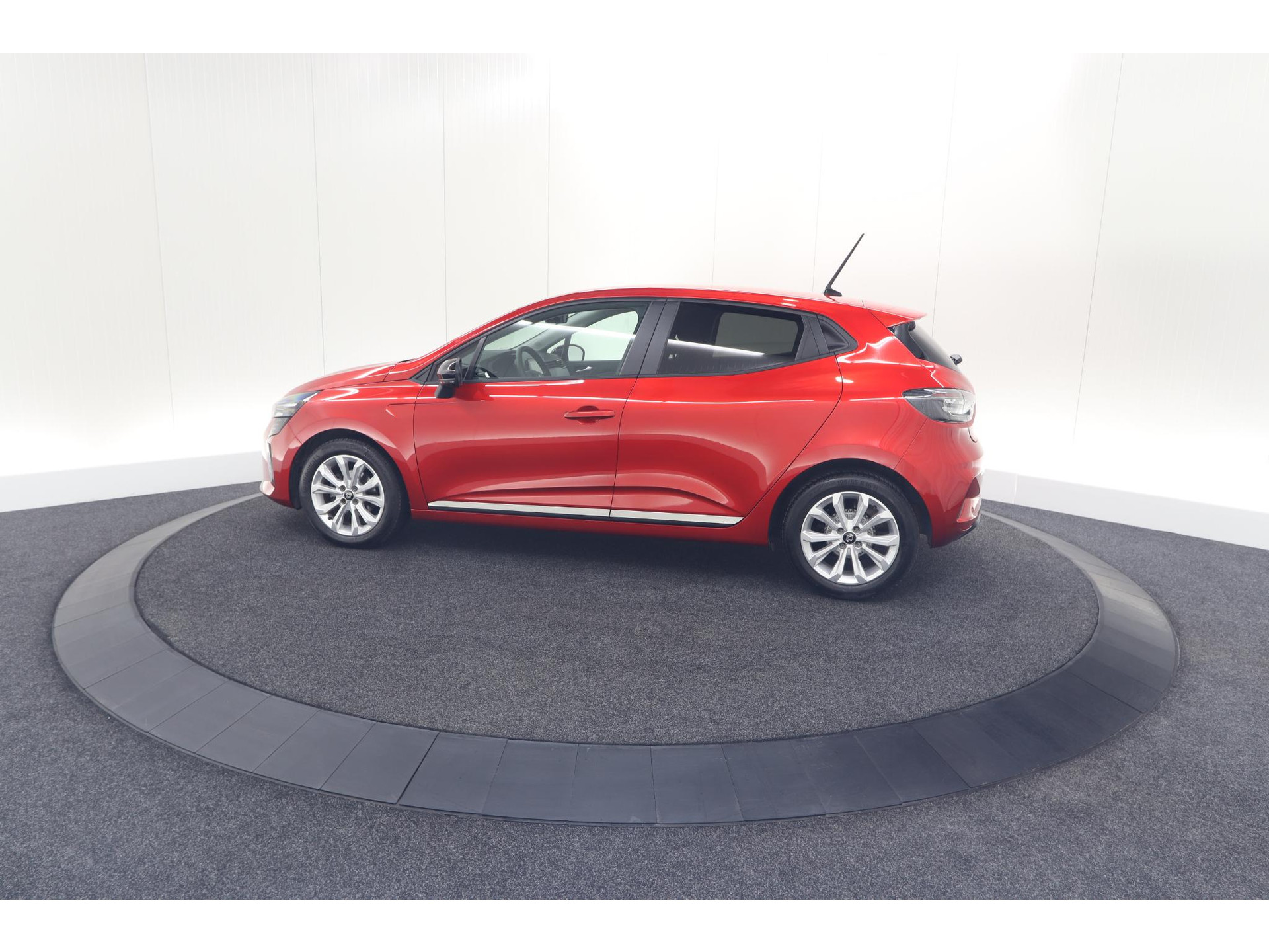 Renault Clio TCe 90 GPF evolution | Stoelverwarming | Parkeersensoren | Navigatie | Apple Carplay