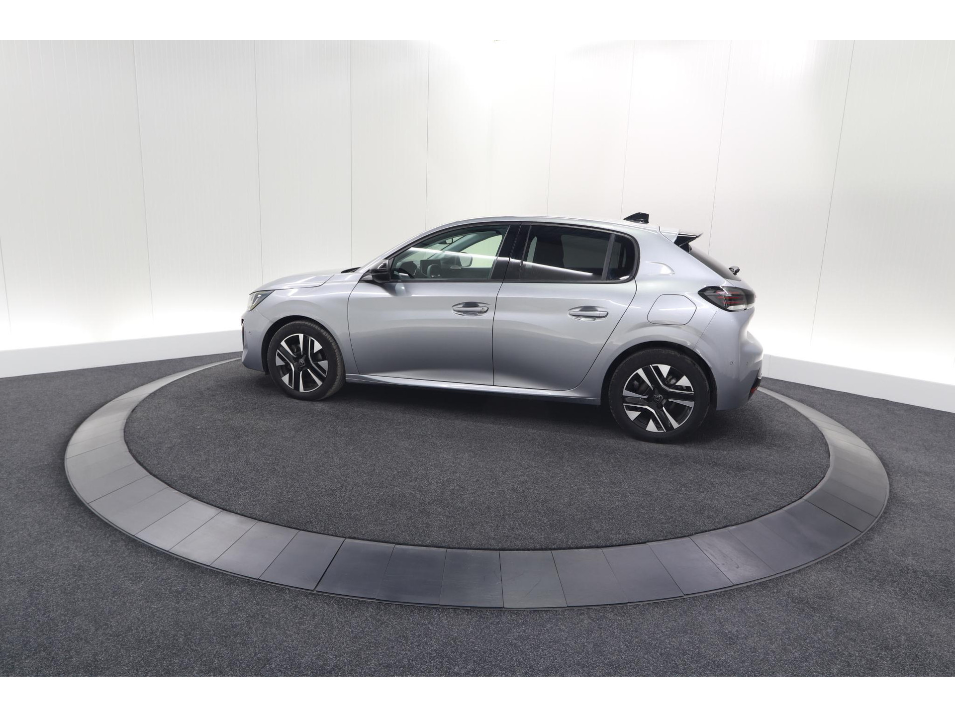 Peugeot 208 PureTech 100 Allure | 360 Camera | Dodehoekdetectie | Apple Carplay