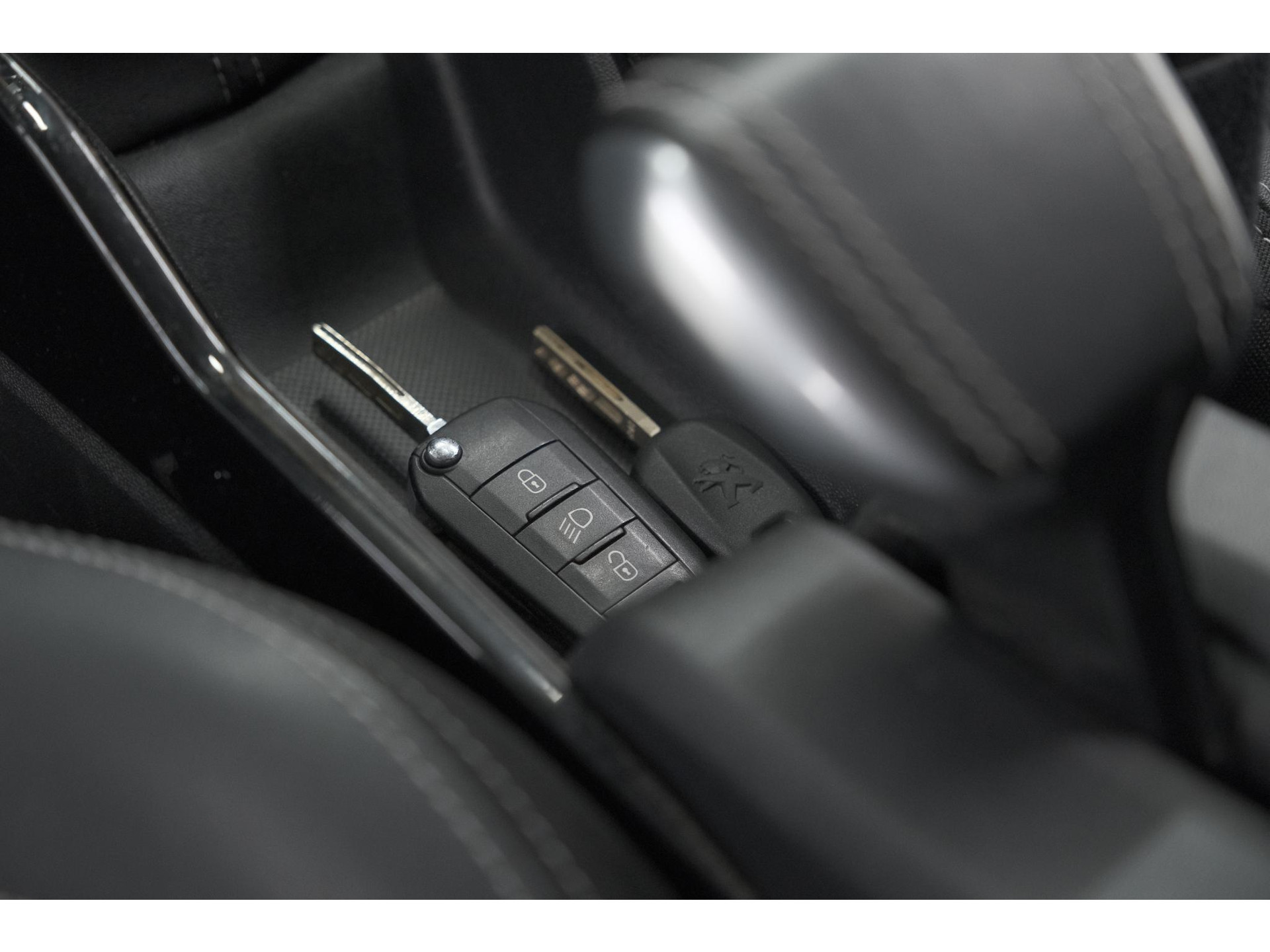 Peugeot 2008 PureTech 130 Allure | Camera | Apple Carplay | Parkeersensoren | Navigatie
