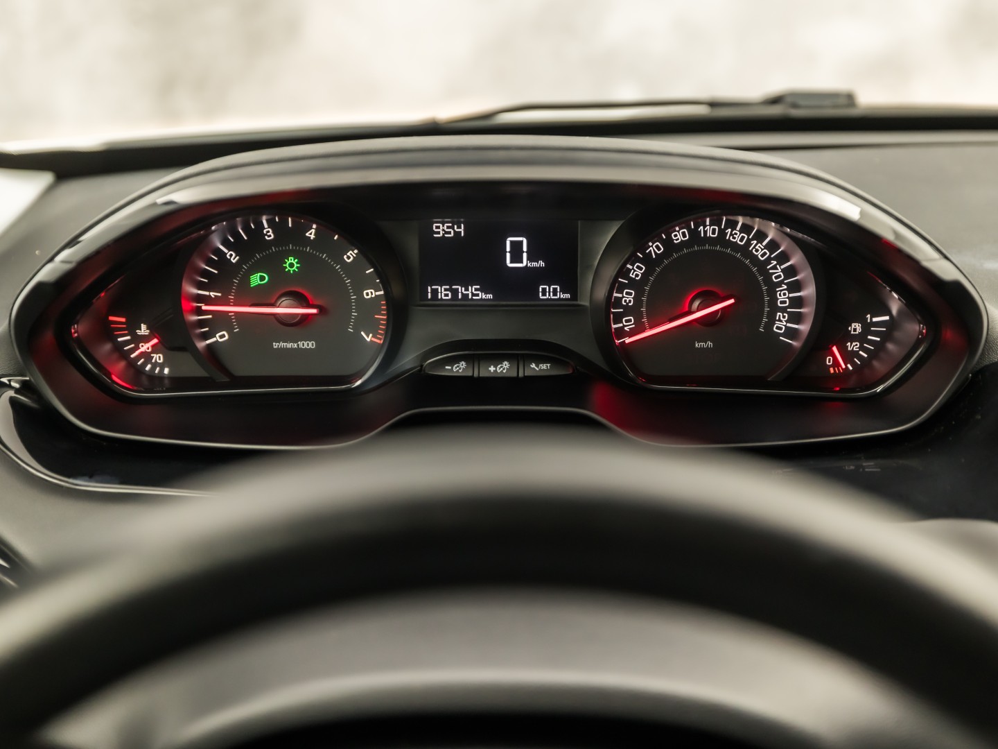 Peugeot 208 1.0 VTi Sport (SCHERM, BLUETOOTH, ELEK RAMEN, SPORTSTOELEN, CRUISE, NIEUWE APK, NIEUWSTAAT)