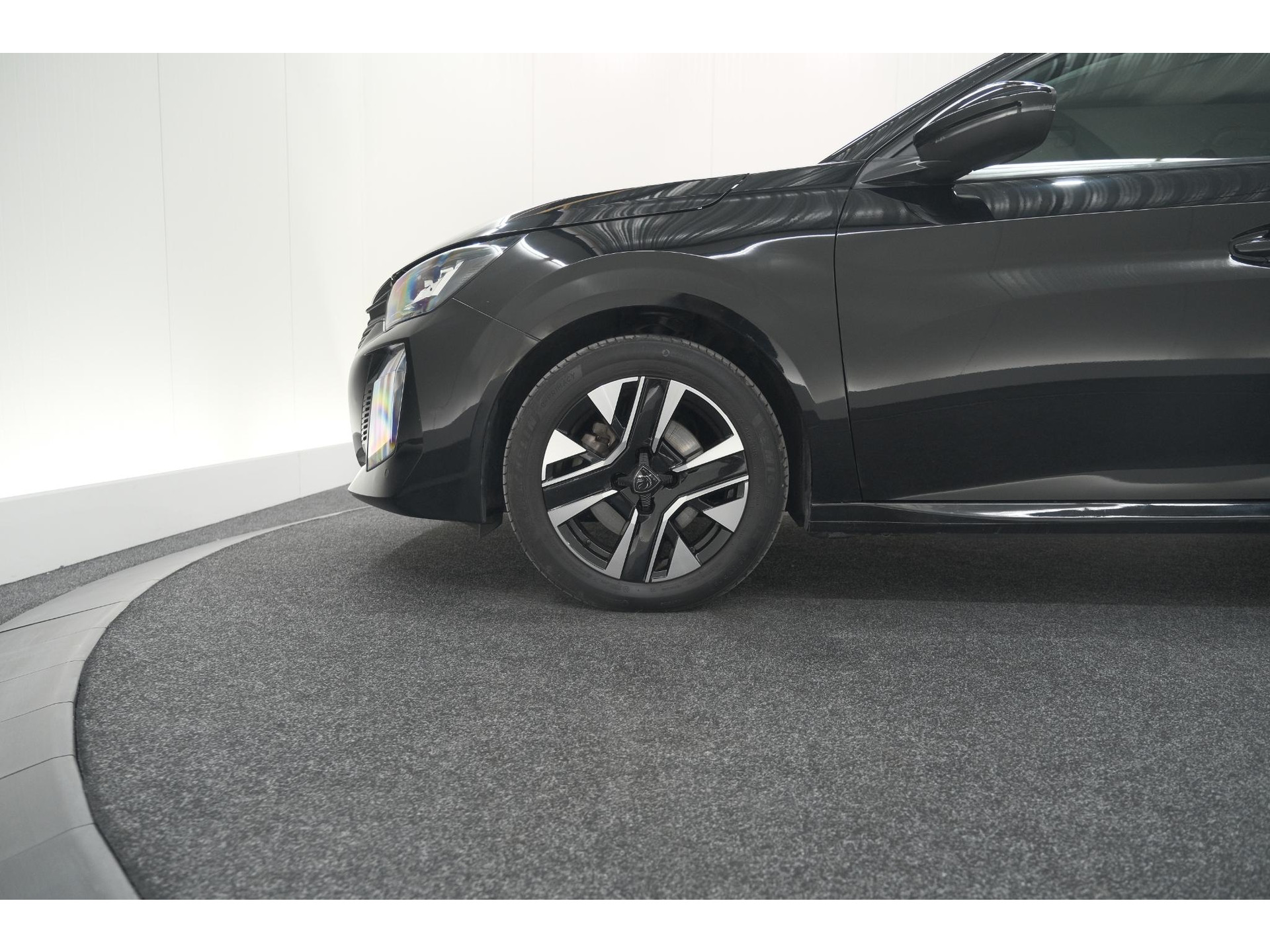 Peugeot 208 PureTech 100 Allure | Parkeersensoren | Navigatie | Apple Carplay