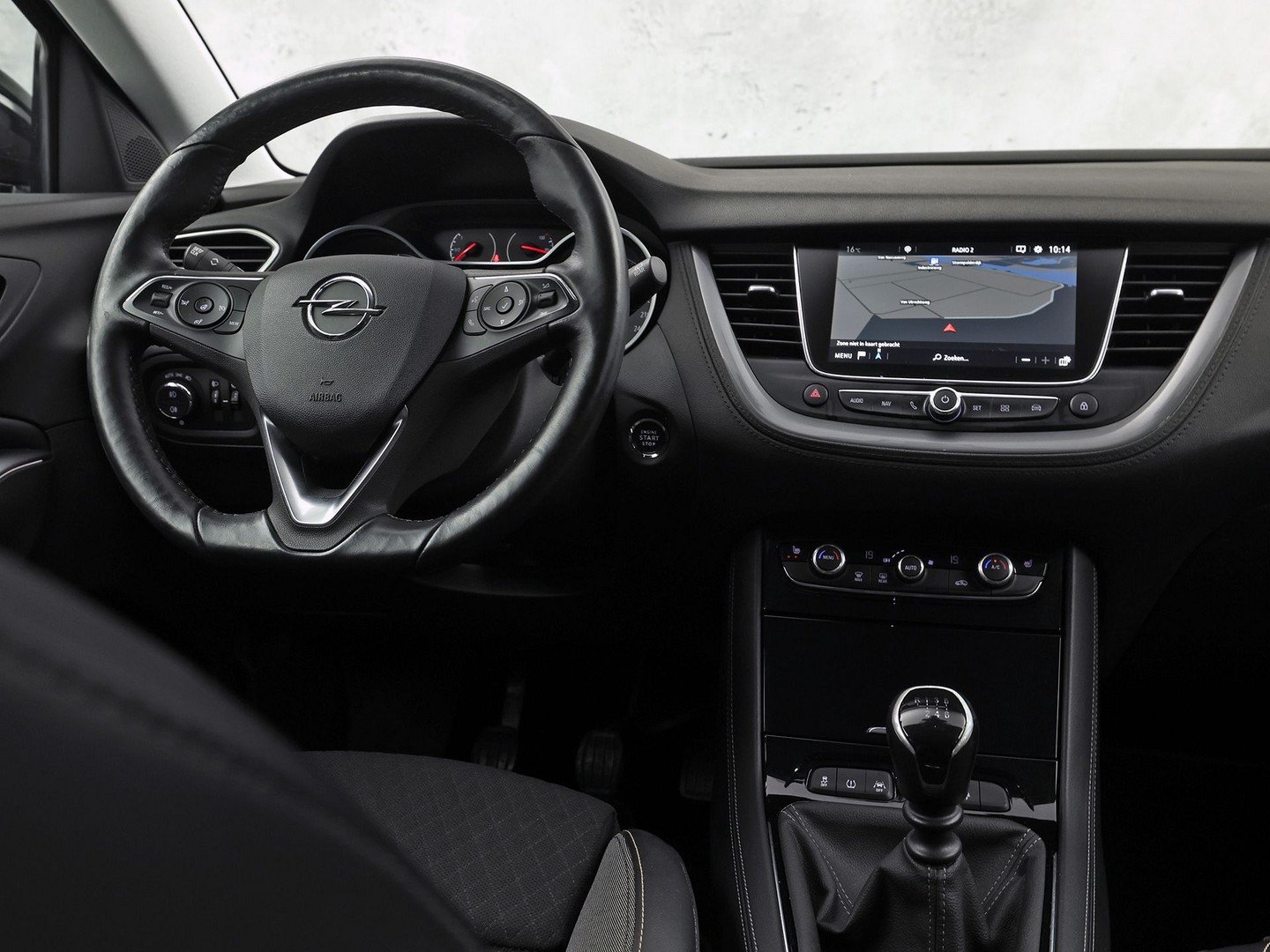 Opel Grandland X 1.2 Turbo Innovation (APPLE CARPLAY, GROOT NAVI, CLIMATE, STUUR/STOELVERWARMING, KEYLESS, CAMERA, SPORTSTOELEN, GETINT GLAS, ELEK ACHTERKLEP, NIEUWE APK, NIEUWSTAAT)