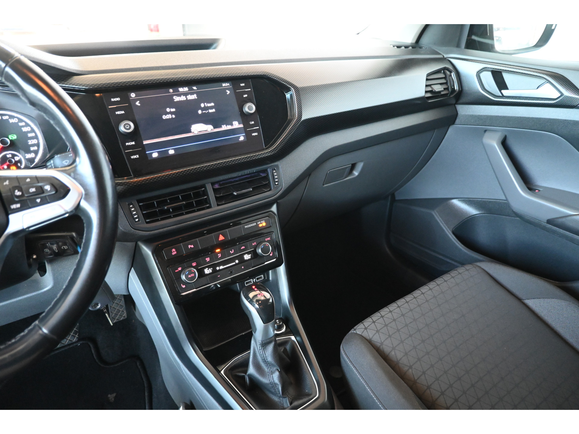 Volkswagen T-Cross 1.0 TSI Life Clima Adaptieve Cruise Carplay PDC Stoelverwarming 1e Eigenaar! Inruil Mogelijk!