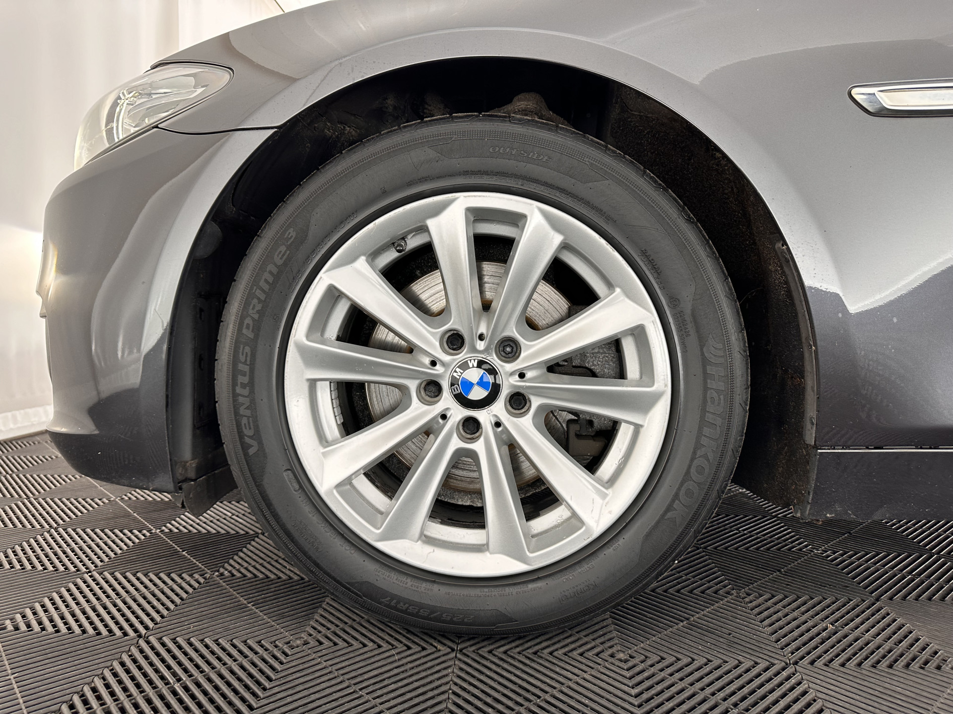 BMW 5-serie Touring 518d Executive Aut. *NAVI-FULLMAP | BI-XENON | CARPLAY |  LANE-ASSIST | TOWBAR | ECC | PDC | CRUISE | COMFORT-SEATS | AMBIENT-LIGHT | 17''ALU*