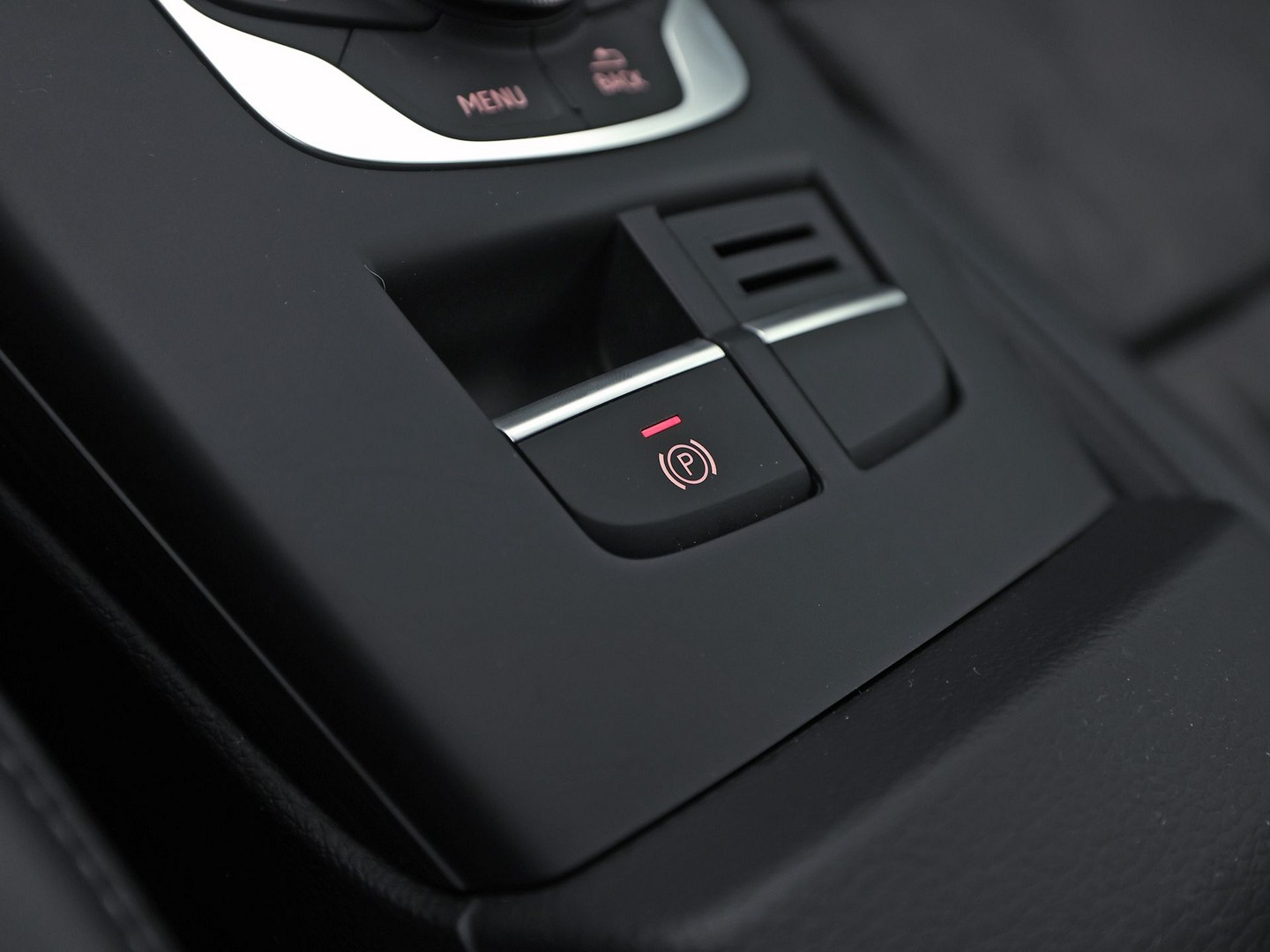 Audi A3 Sportback 1.4 TFSI S-Line Sport Automaat (NAVIGATIE, CLIMATE, LEDER/ALCANTARA, KEYLESS, SPORTSTOELEN, STOELVERWARMING, GETINT GLAS, CRUISE, NIEUWSTAAT)