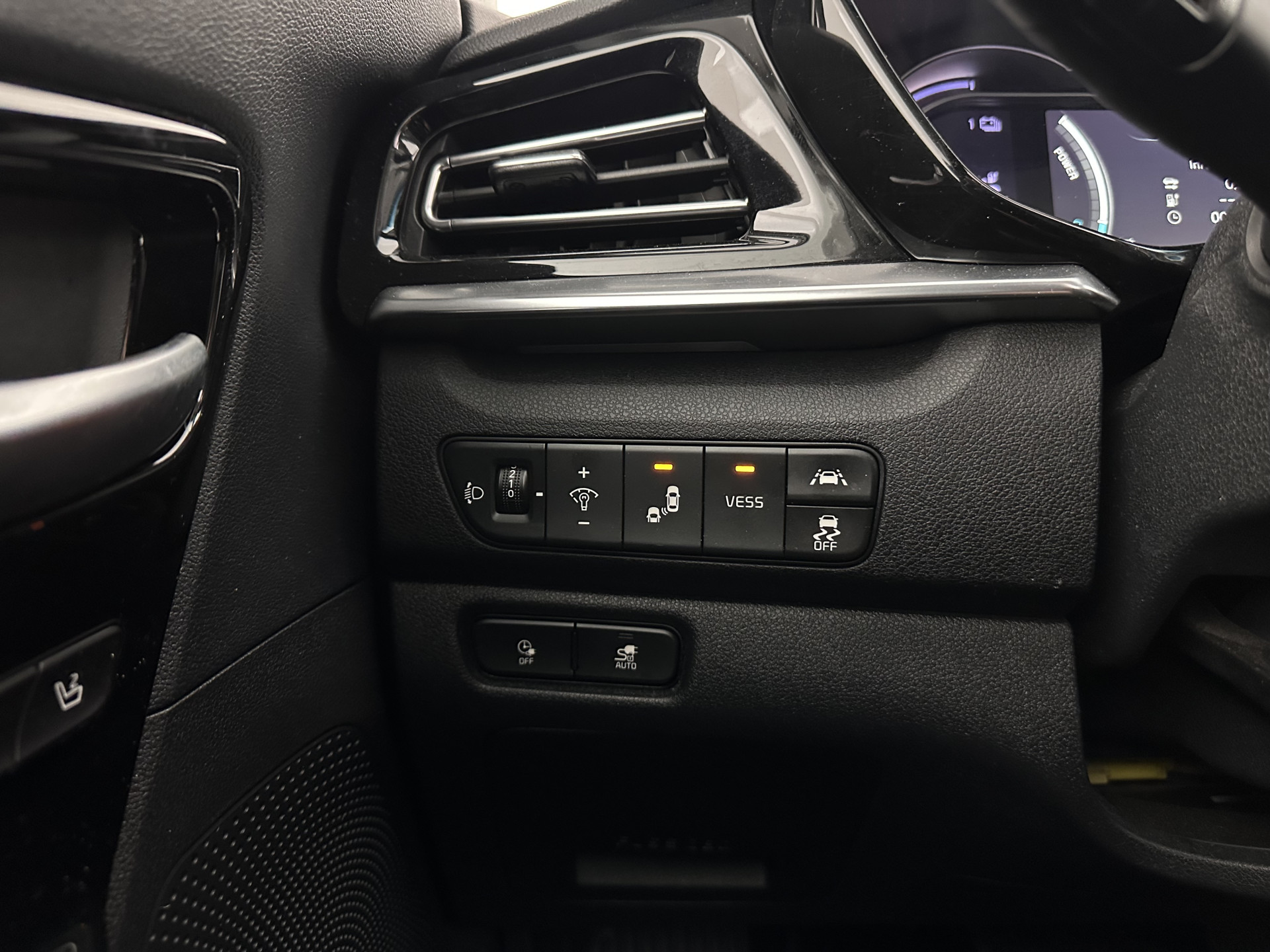 Kia e-Niro ExecutiveLine 64 kWh [ 3-Fase ] Aut. *PANO | LUXURY-LEATHER | JBL-AUDIO | FULL-LED | NAVI-FULLMAP | DAB | ADAPTIVE-CRUISE | CAMERA | MEMORY-PACK | LANE-ASSIST | CCS-FASTLOADER | KEYLESS | DIGI-COCKPIT | TOWBAR | 17"ALU*