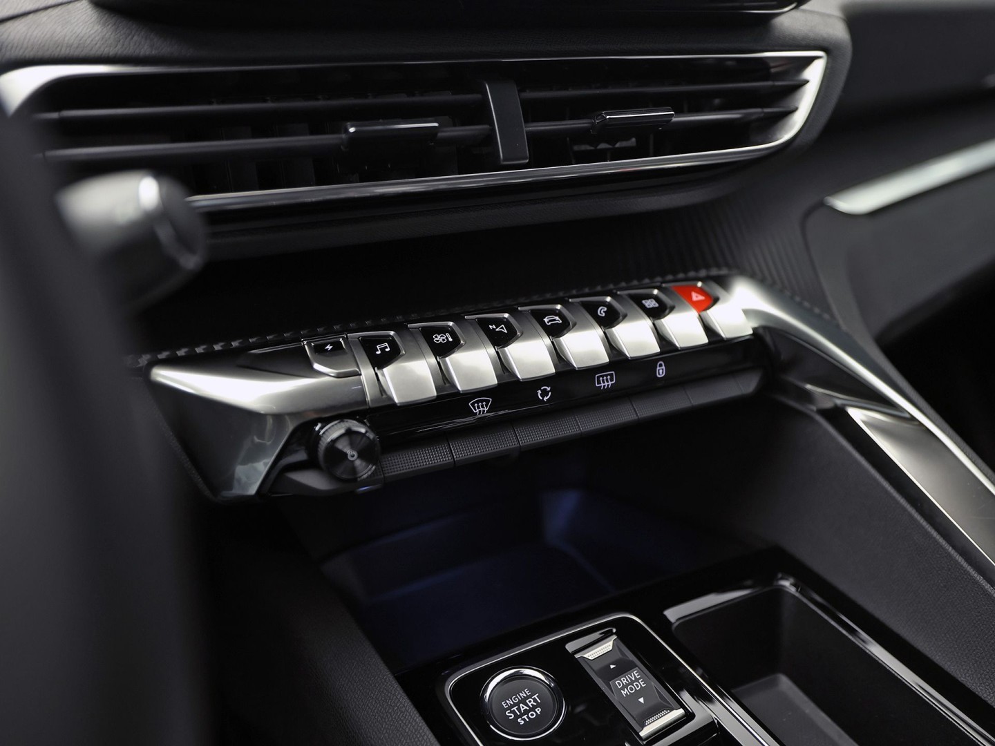 Peugeot 3008 1.6 HYbrid 225 Allure Sport 225Pk Automaat (APPLE CARPLAY, GROOT NAVI, 360 CAMERA, GETINT GLAS, SPORTSTOELEN, LEDER, ZWART HEMEL, LANE ASSIST, NIEUWSTAAT)