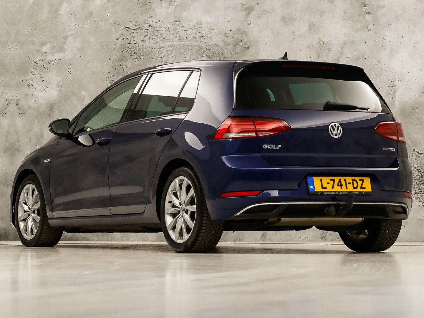 Volkswagen Golf 1.5 TSI Sportline (APPLE CARPLAY, GROOT NAVI, CLIMATE, STOELVERWARMING, SPORTSTOELEN, LED KOPLAMPEN, PARKEERSENSOREN, ADAPTIVE CRUISE, NIEUWSTAAT)
