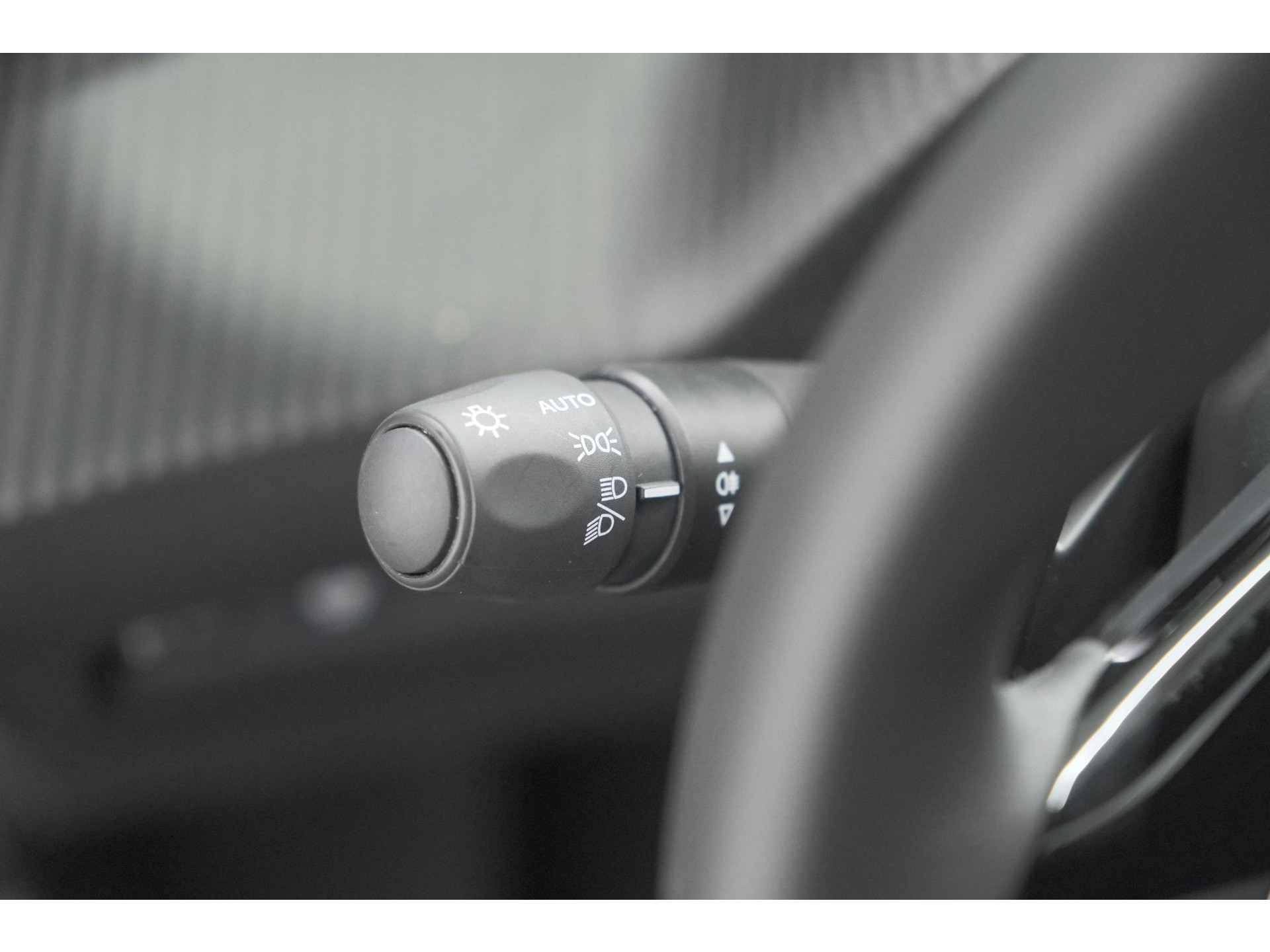 Peugeot 2008 PureTech 130 EAT8 Allure | 100% Benzine | Parkeersensoren Voor + Achter | Apple CarPlay | Climate Control