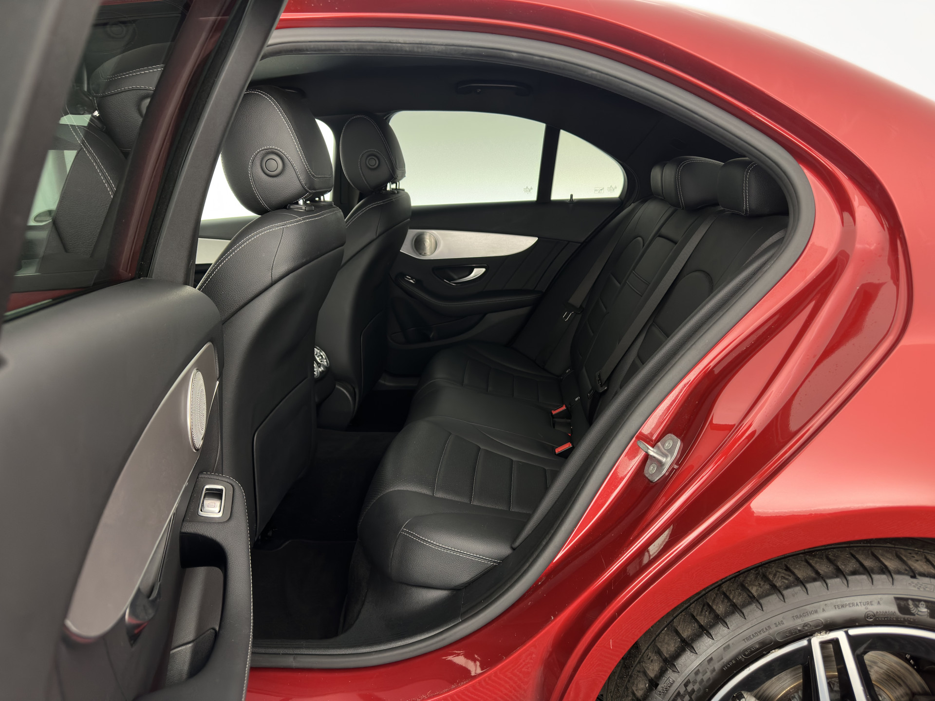 Mercedes-Benz C-klasse 300 e Business Solution AMG Limited ( Plug-In ) (INCL-BTW) *FULL-LEATHER | FULL-LED | BURMESTER | AMBIENT-LIGHT | BLIND-SPOT | HEATED-SPORTSEATS | DIGI-COCKPIT | NAVI-FULLMAP | CAMERA | DAB+ | PRIVACY-GLASS | 18''ALU*