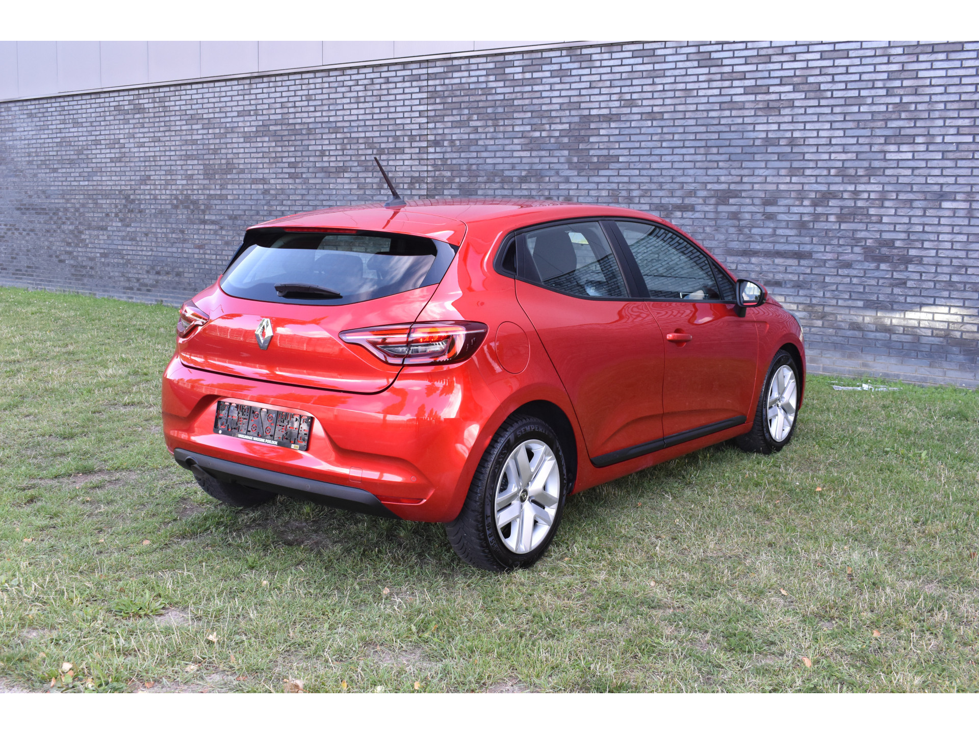 Renault Clio 1.0 TCe Bi-Fuel Zen G3 Gas dus super voordelig rijden 215,- per 3 maanden wegenbelasting Prijs incl. btw Gas kost 0,83 cent per liter