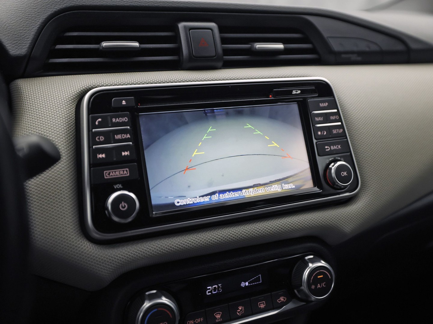 Nissan Micra 0.9 IG-T N-Connecta Sport (NAVIGATIE, CLIMATE, CAMERA, GETINT GLAS, SPORTSTOELEN, ELEK RAMEN, CRUISE, NIEUWSTAAT)