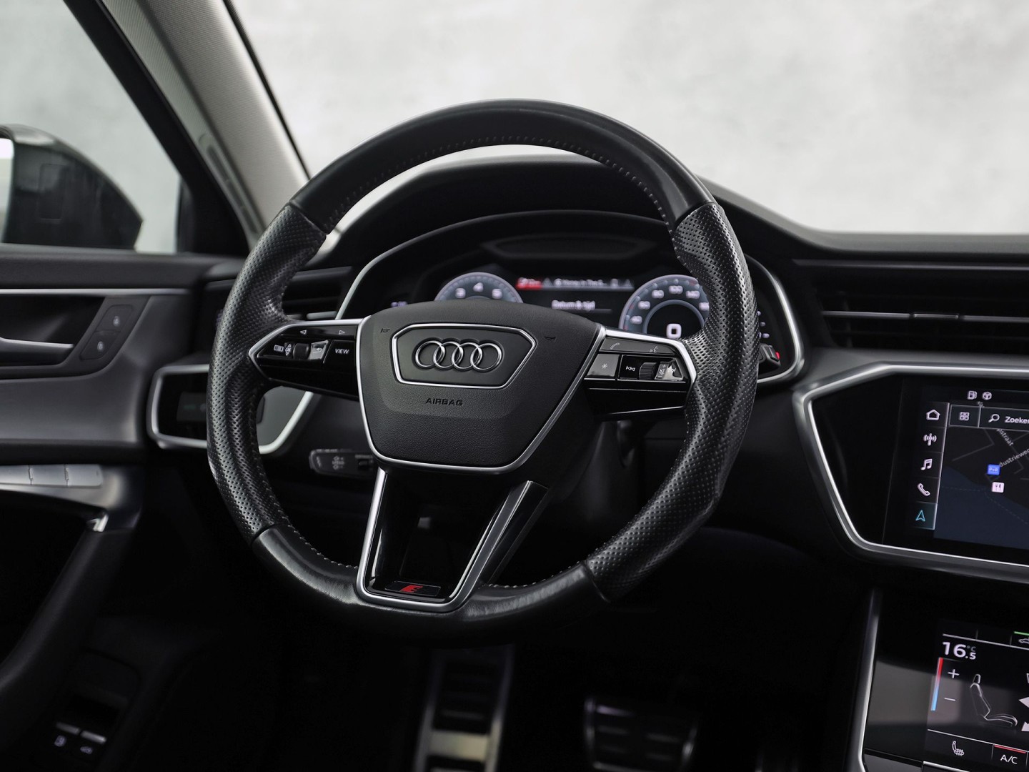 Audi A6 55 TFSI e quattro S-Line Competition 368Pk Automaat (2X S-LINE, APPLE CARPLAY, SPORTZETELS, NAPPA LEDER, MEMORY SEATS, CAMERA, ADAPTIVE CRUISE, ELEK ACHTERKLEP, STOELVERWARMING ACHTER, NIEUWSTAAT)