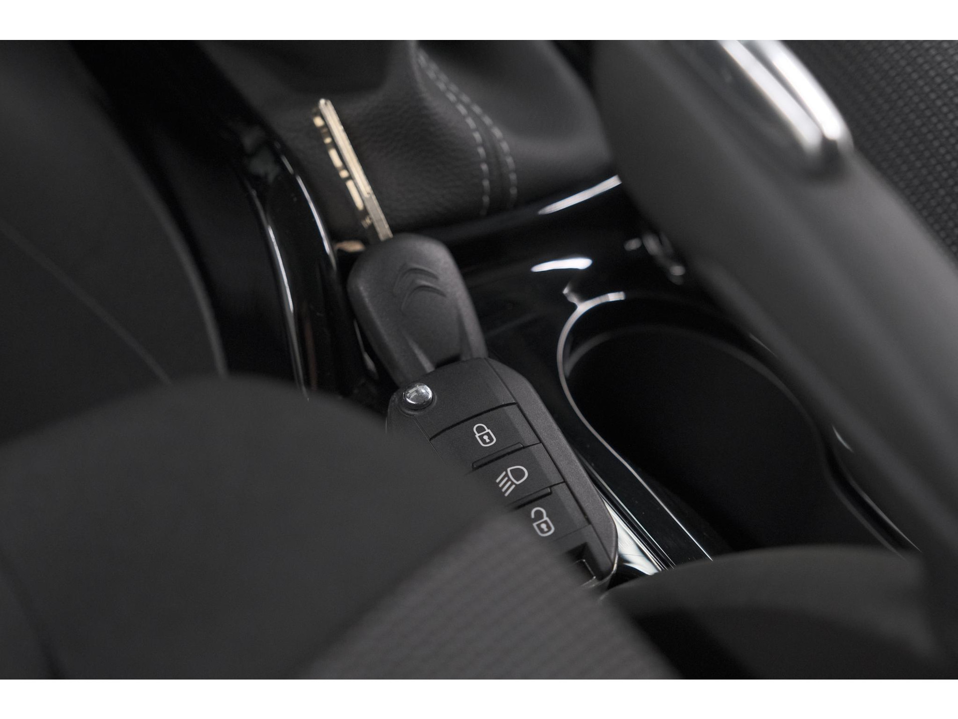 Citroen C3 Aircross PureTech 130 EAT6 Max | Parkeersensoren | Stoelverwarming | Apple Carplay | 16 Inch Lichtmetalen Velgen