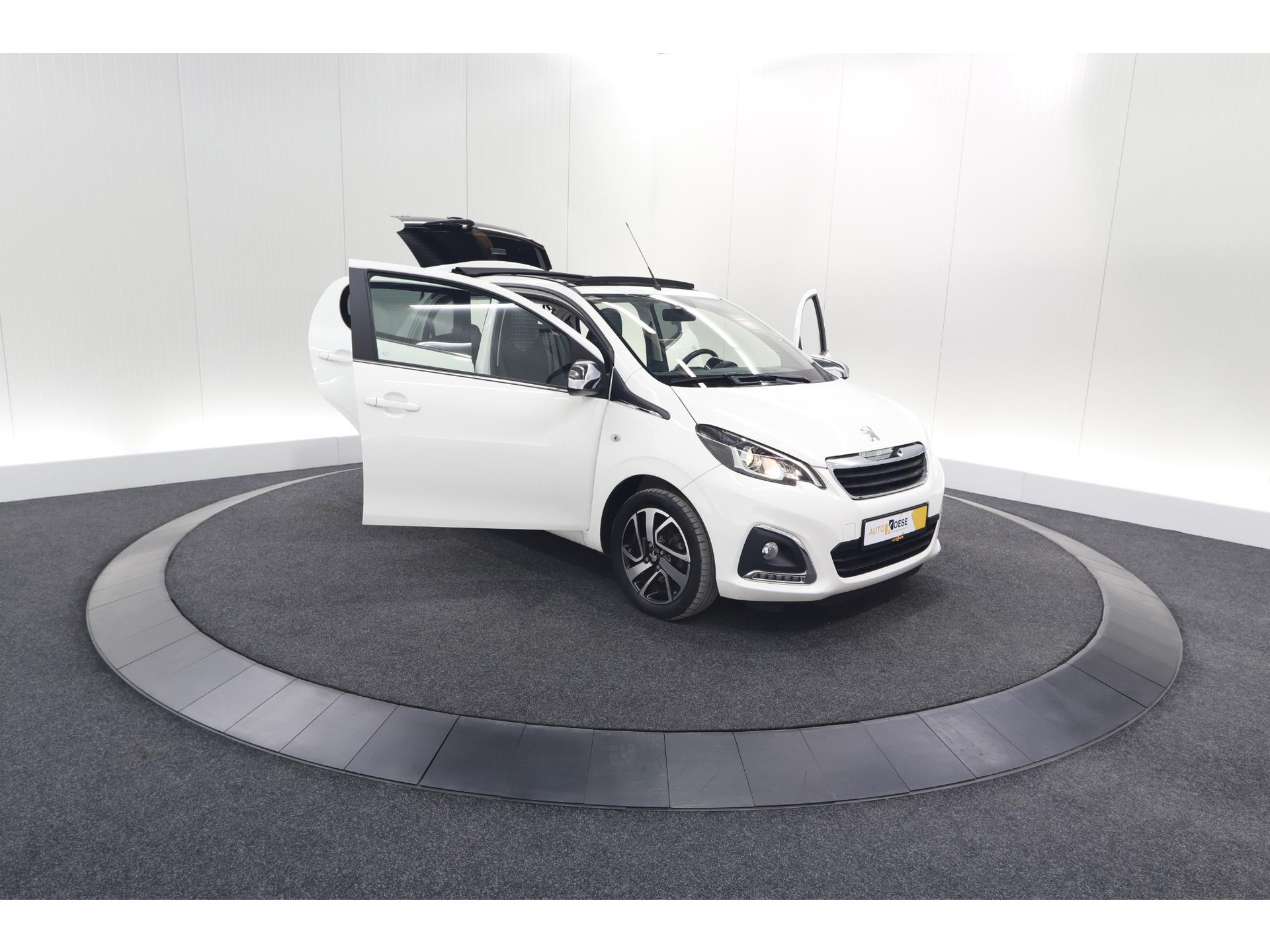 Peugeot 108 1.0 e-VTi Allure TOP! | Elektrisch Vouwdak | Camera | Navigatie | Climate Control