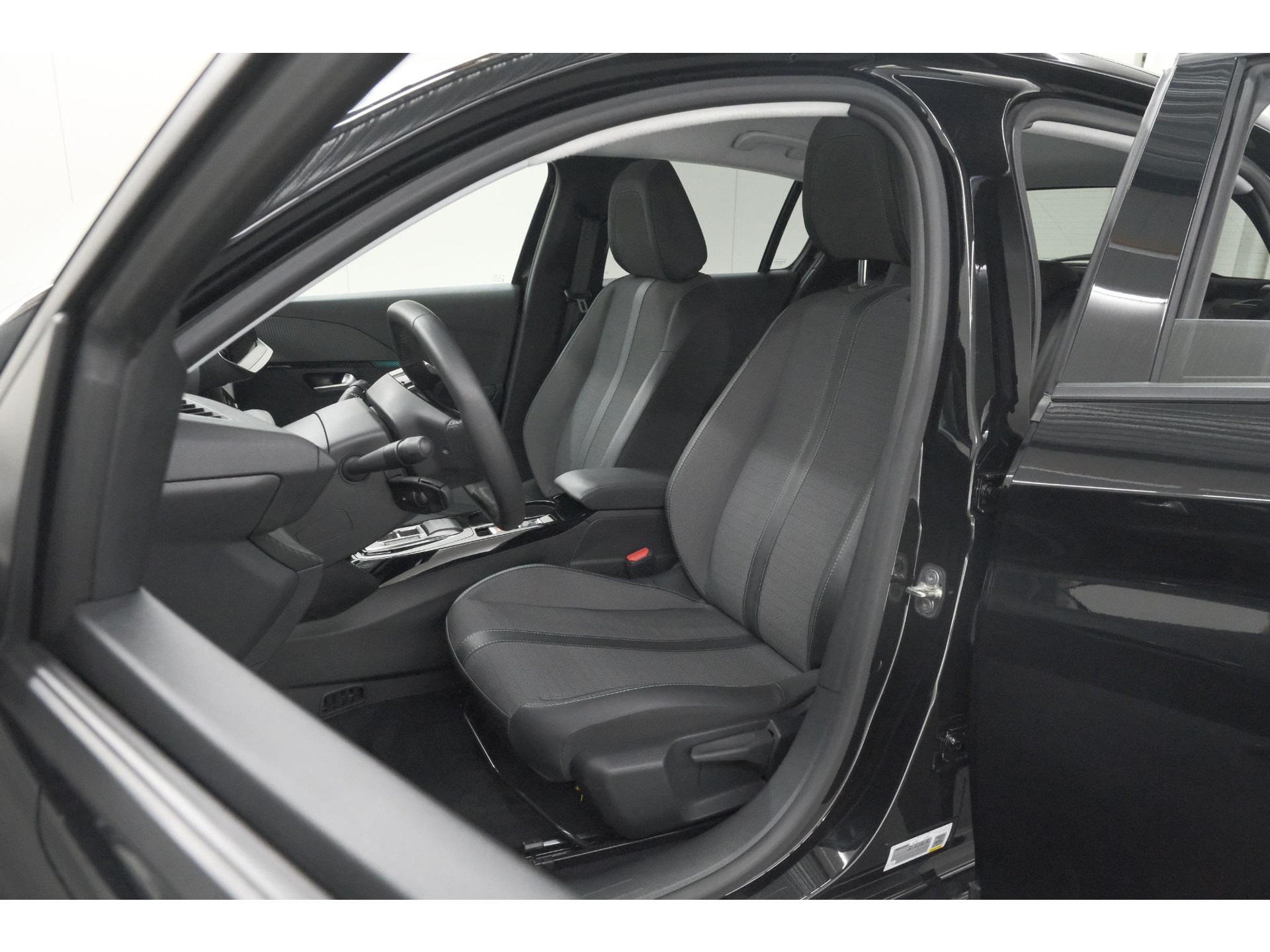 Peugeot e-208 EV Allure 50 kWh | 98,9% SOH | Camera | Navigatie | Parkeersensoren | Stoelverwarming