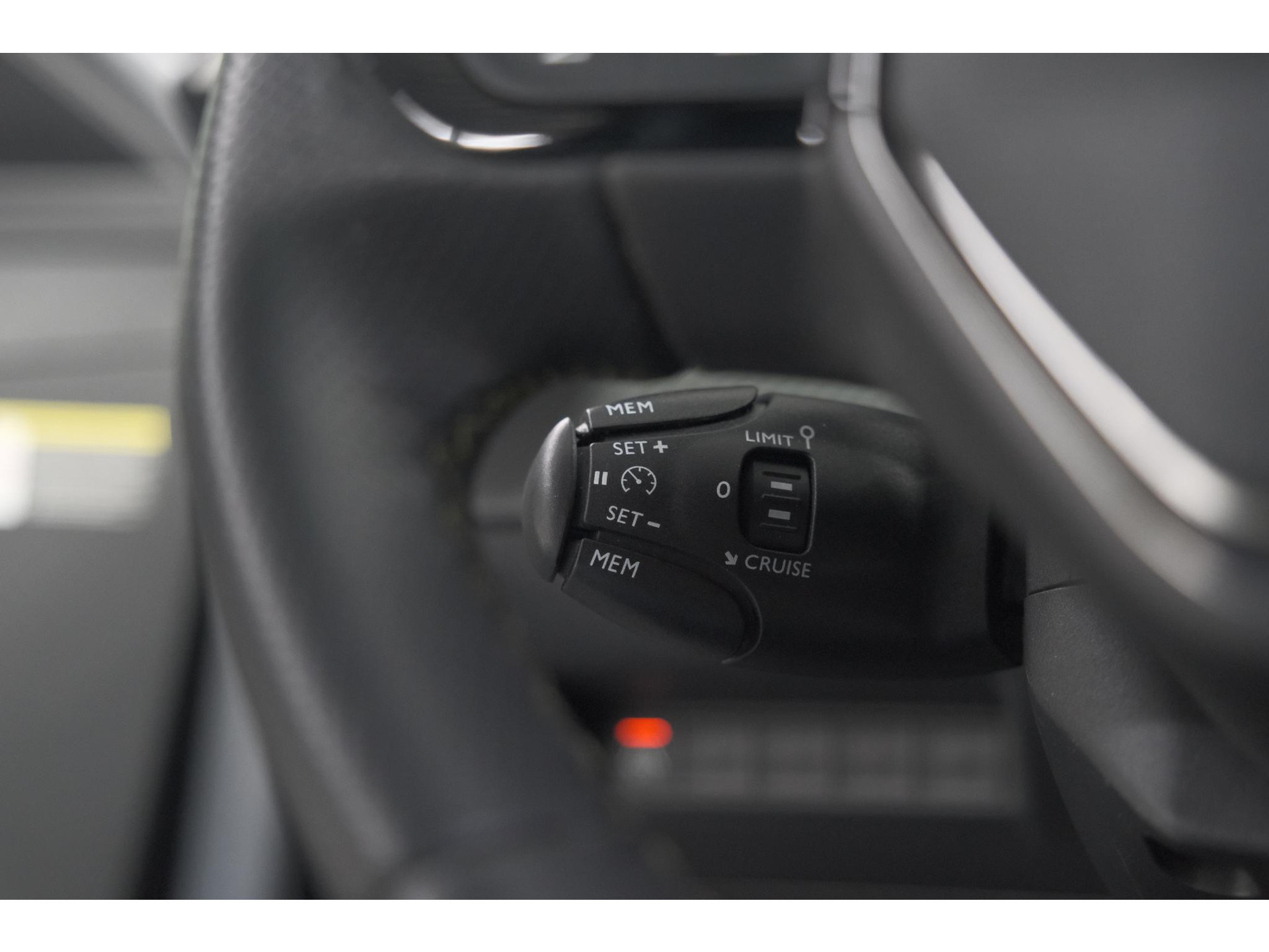 Peugeot 208 PureTech 130 EAT8 GT | Glazen Panoramadak | Camera | Navigatie
