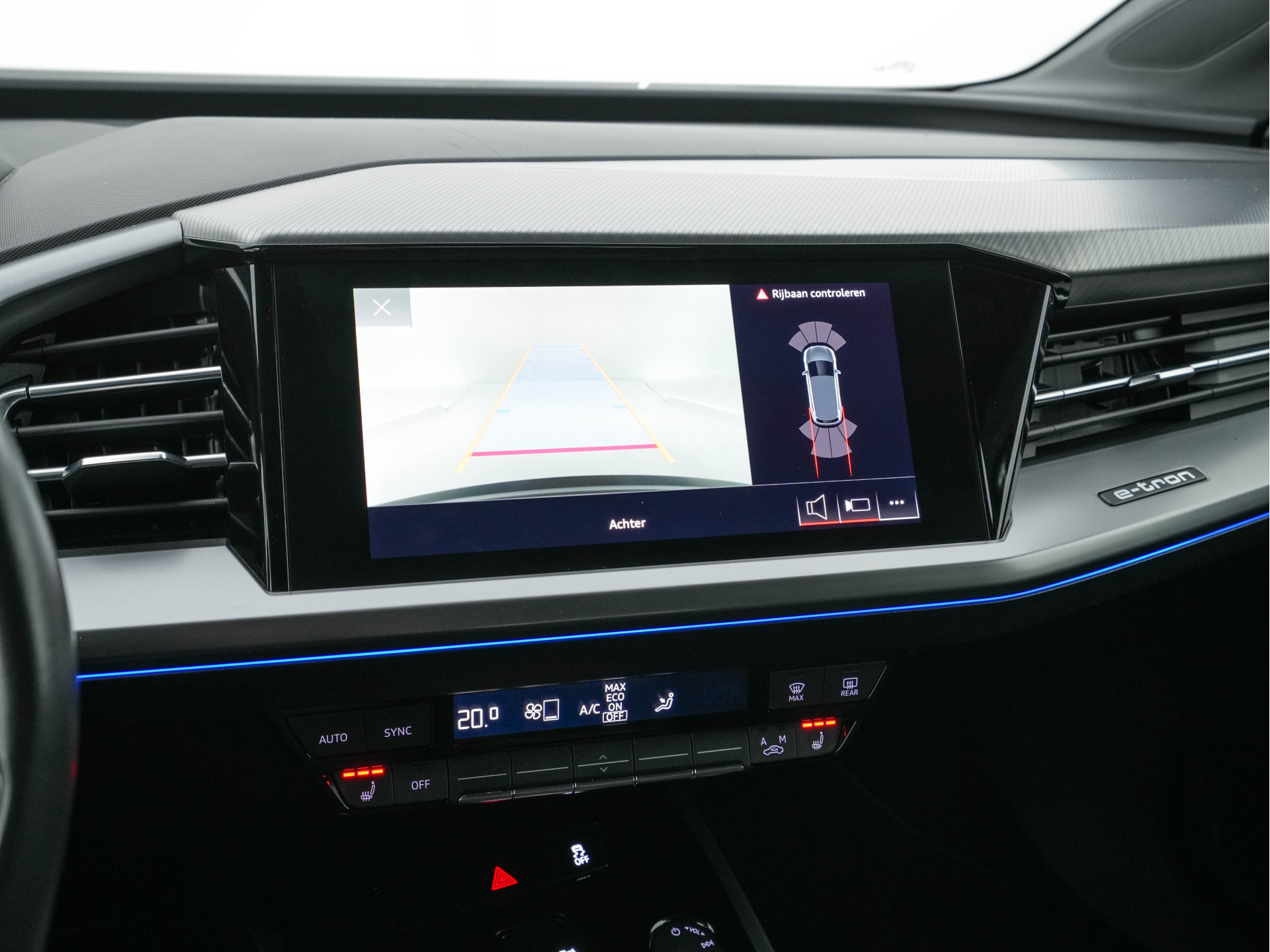 Audi Q4 e-tron 40 Launch edition Advanced Plus 77 kWh (3-Fase-11 kW) {SOH-93%} (INCL-BTW) *HEATPUMP | ADAPT-CRUISE | MATRIX-LED | NAVI-FULLMAP | KEYLESS | CAMERA | DIGI-COCKPIT | DAB | AMBIENT-LIGHT | HEATED-SPORTSEATS | SHIFT-PADDLES | PRIVACY-GLASS | 19