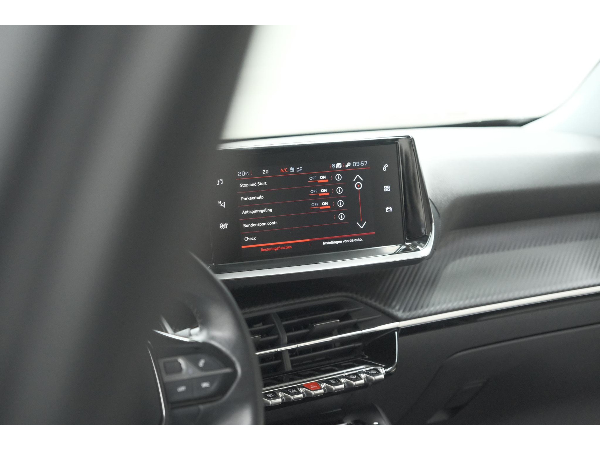 Peugeot 2008 PureTech 130 EAT8 Allure | Trekhaak | Camera | Navigatie | Apple Carplay