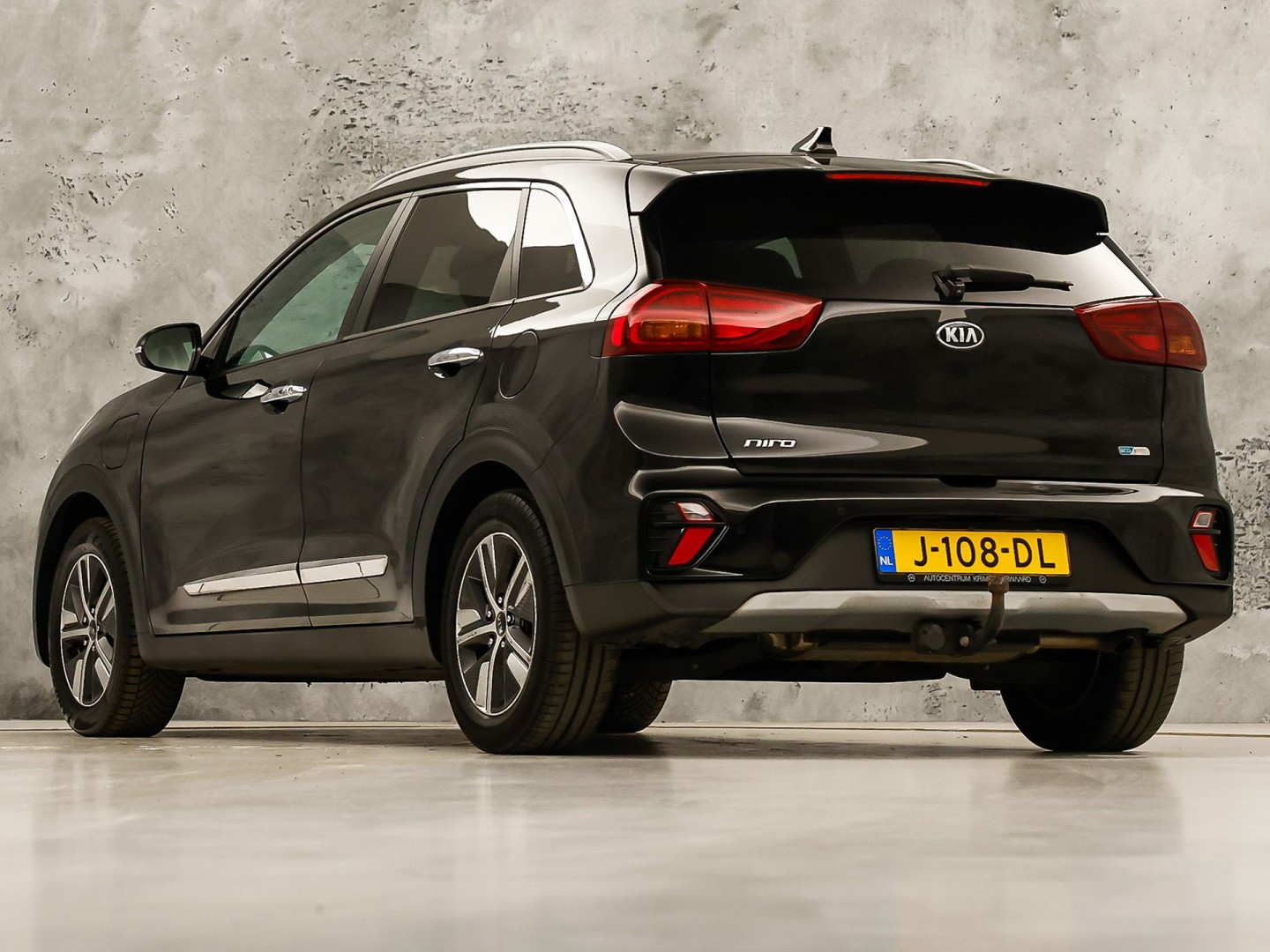 Kia Niro 1.6 GDi PHEV DynamicPlusLine Automaat (APPLE CARPLAY, GROOT NAVI, STUUR/STOELVERWARMING, CAMERA, TREKHAAK, SPORTSTOELEN, GETINT GLAS, ADAPTIVE CRUISE, NIEUWSTAAT)