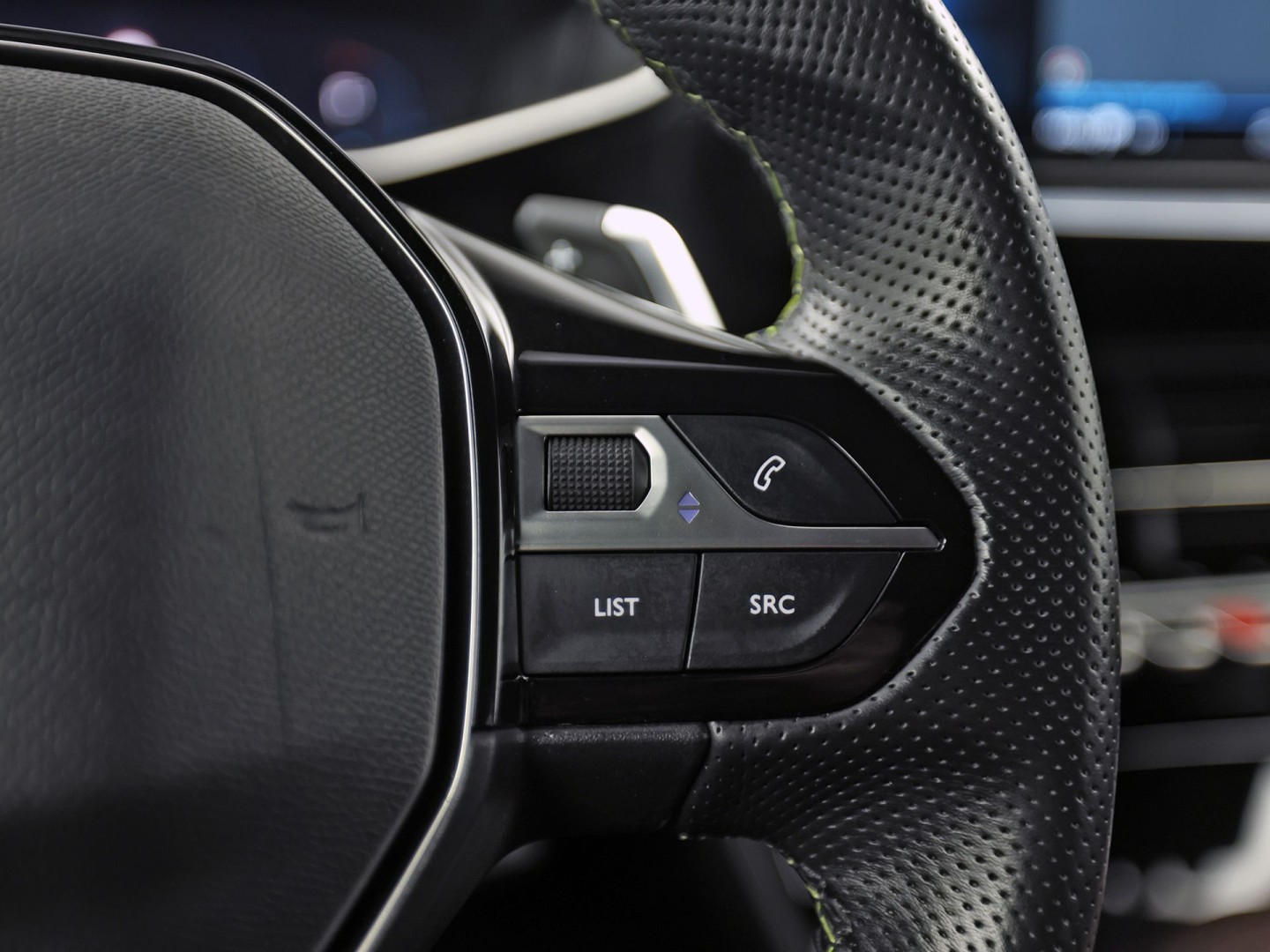 Peugeot 208 1.2 PureTech GT-Line Automaat (VIRTUAL COCKPIT, APPLE CARPLAY, GROOT NAVI, LEDER, 360 CAMERA, SPORTSTOELEN, GETINT GLAS, LM VELGEN, LANE ASSIST, NIEUWSTAAT)