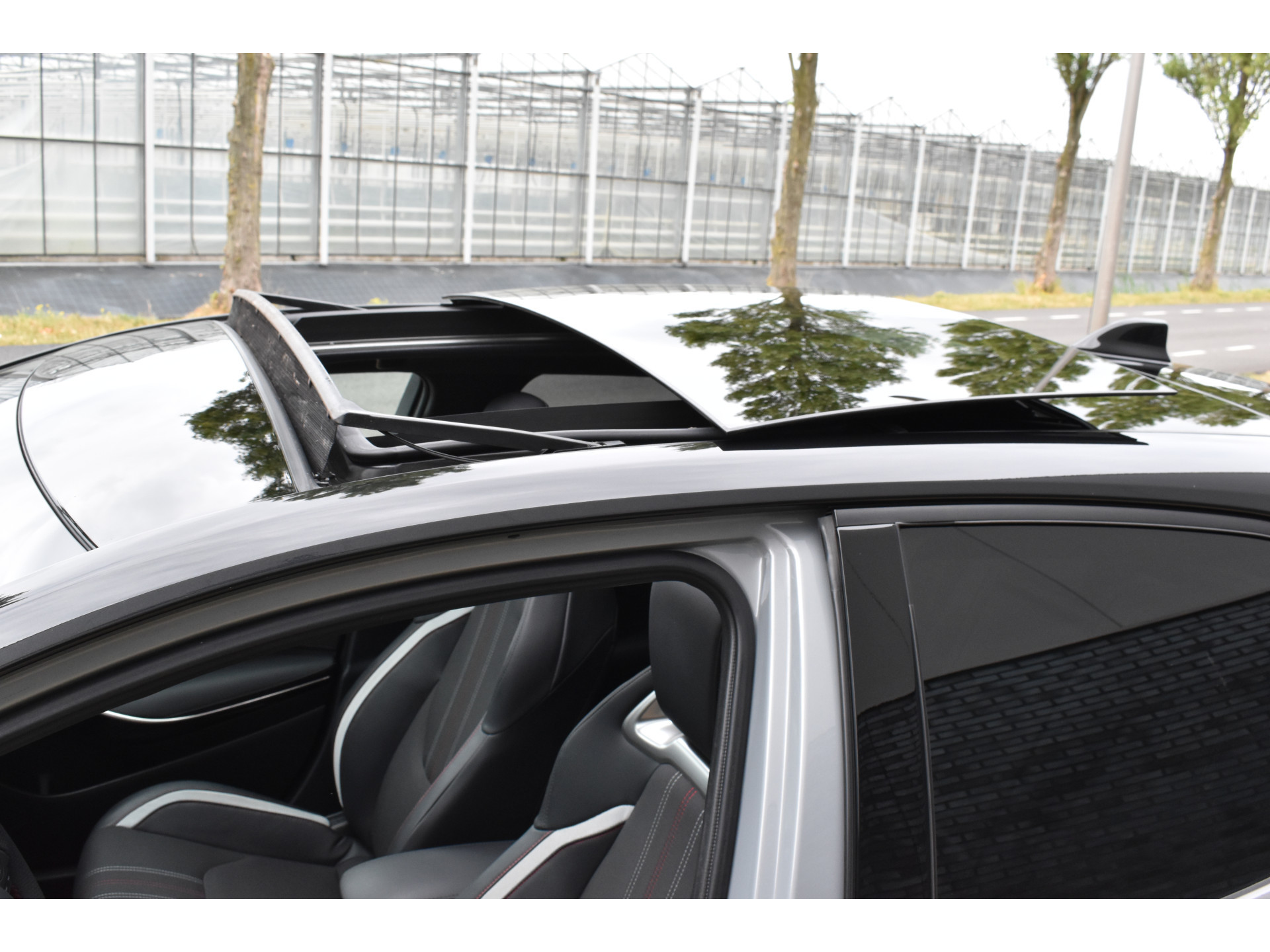 Toyota Corolla 2.0 Hybrid GR-Sport Plus Pano Bi-tone Automaat