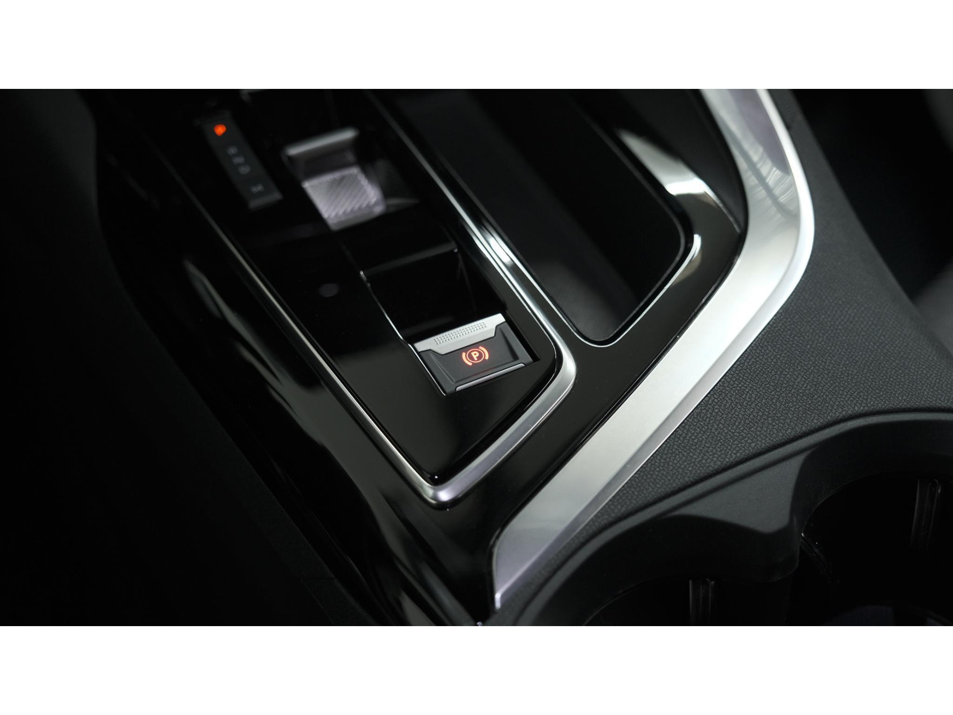 Peugeot 5008 PureTech 130 EAT8 Allure Pack Business | 7 Zitplaatsen | Camera | Dodehoekdetectie | Navigatie | Elektronische Achterklep