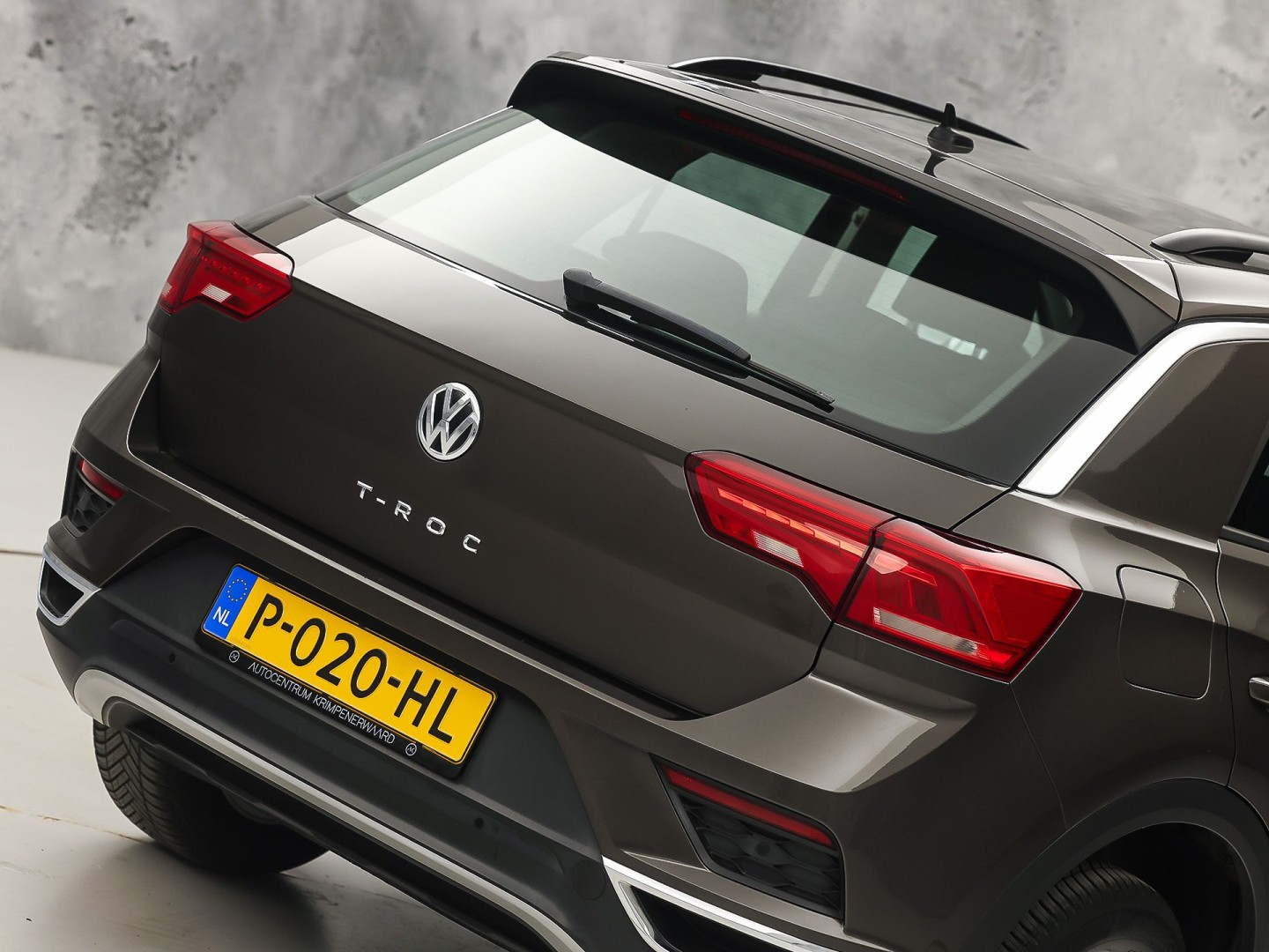 Volkswagen T-Roc 1.5 TSI Sport 150Pk (APPLE CARPLAY, GROOT NAVI, STUUR/STOELVERWARMING, CAMERA, SPORTSTOELEN, ADAPTIVE CRUISE, CLIMATE, NIEUWE APK, NIEUWSTAAT)