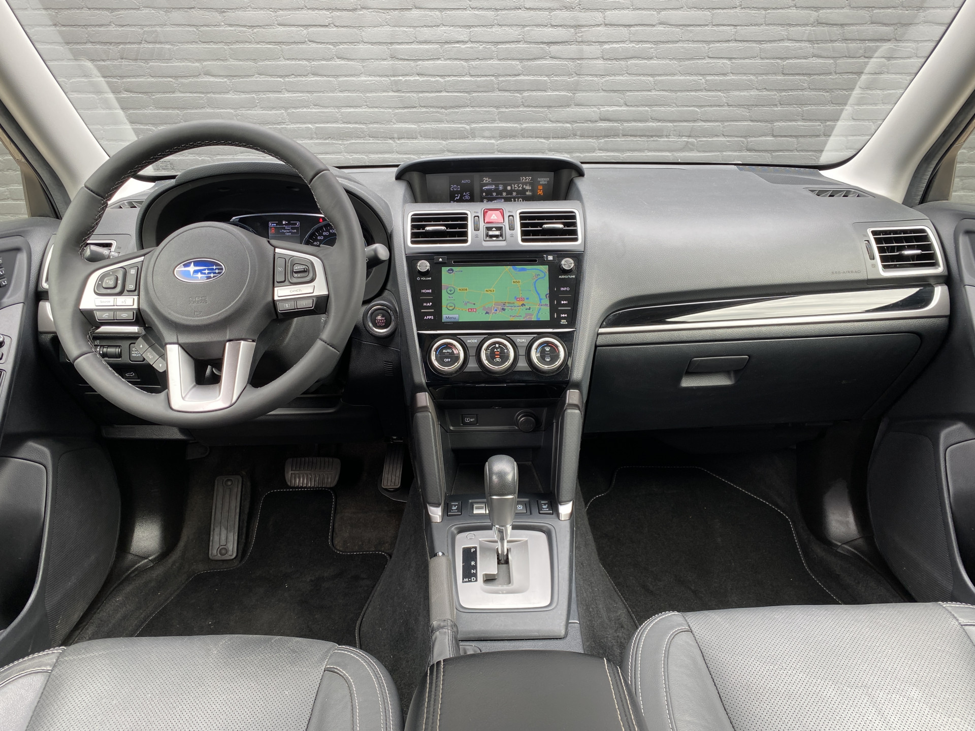 Subaru Forester 2.0 AWD Premium 150 pk AUT. | 1e eigenaar | dealer onderhouden | navigatie | leder interieur | panoramadak | keyless