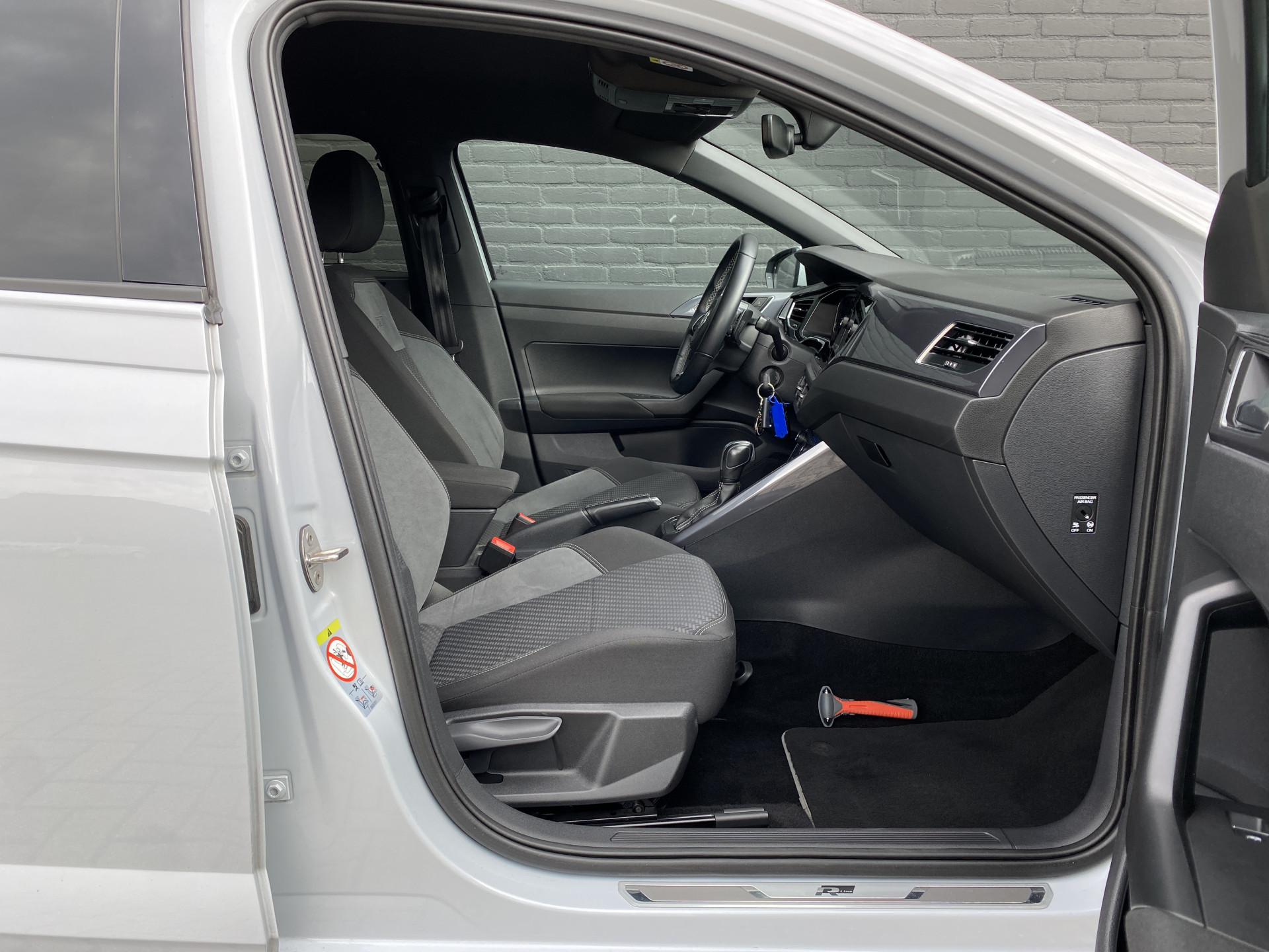 Volkswagen Polo 1.0 TSI R Line 116 pk AUT. | 1e eigenaar | 2x R Line | navigatie | virtual cockpit | stoelverwarming | sportstoelen