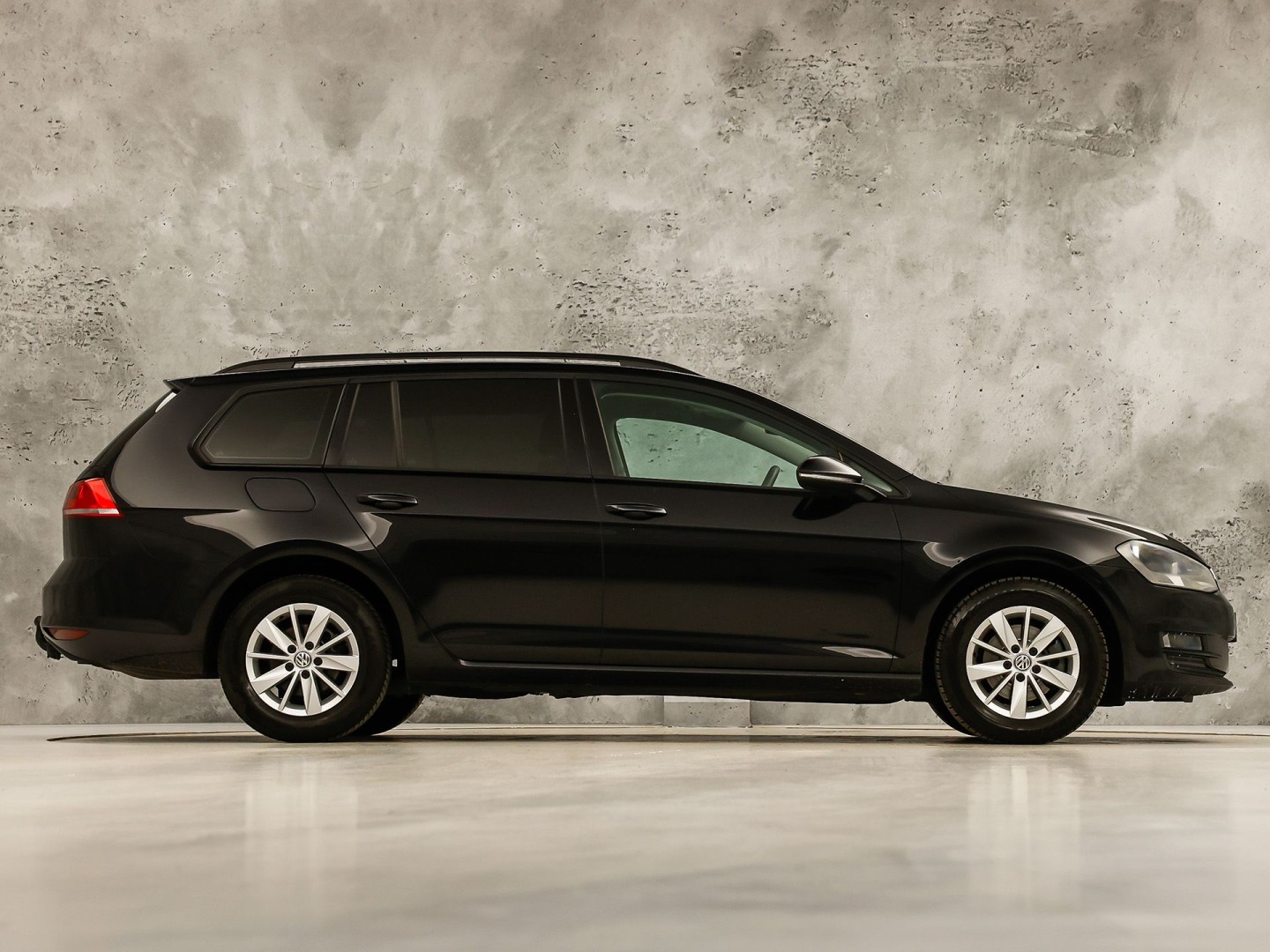 Volkswagen Golf Variant 1.2 TSI Sport (NAVIGATIE, BLUETOOTH, CLIMATE, NAP, TREKHAAK, SPORTSTOELEN, ARMSTEUN, LM VELGEN, ELEK PAKKET, NIEUWSTAAT)
