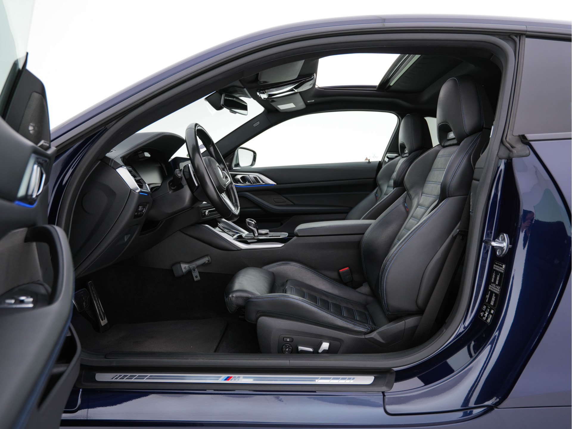 BMW 4-serie Coupé M440i xDrive High Executive Aut. *PANO | LEATHER | HARMAN/KARDON | HEAD-UP | LASER-LED | ADAPTIVE-CRUISE | TOPVIEW | MEMORY-PACK | KEYLESS | HEATED-SPORTSEATS | DAB+ | DIGI-COCKPIT | SHIFTPADDLES | TOWBAR | 19''ALU*